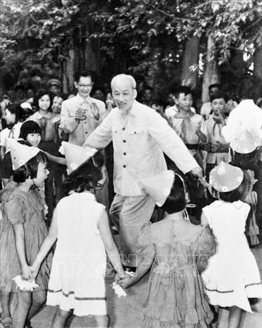 Bài tuyên truyền kỷ niệm 136 năm ngày sinh Chủ tịch Hồ Chí Minh- Ảnh 3.