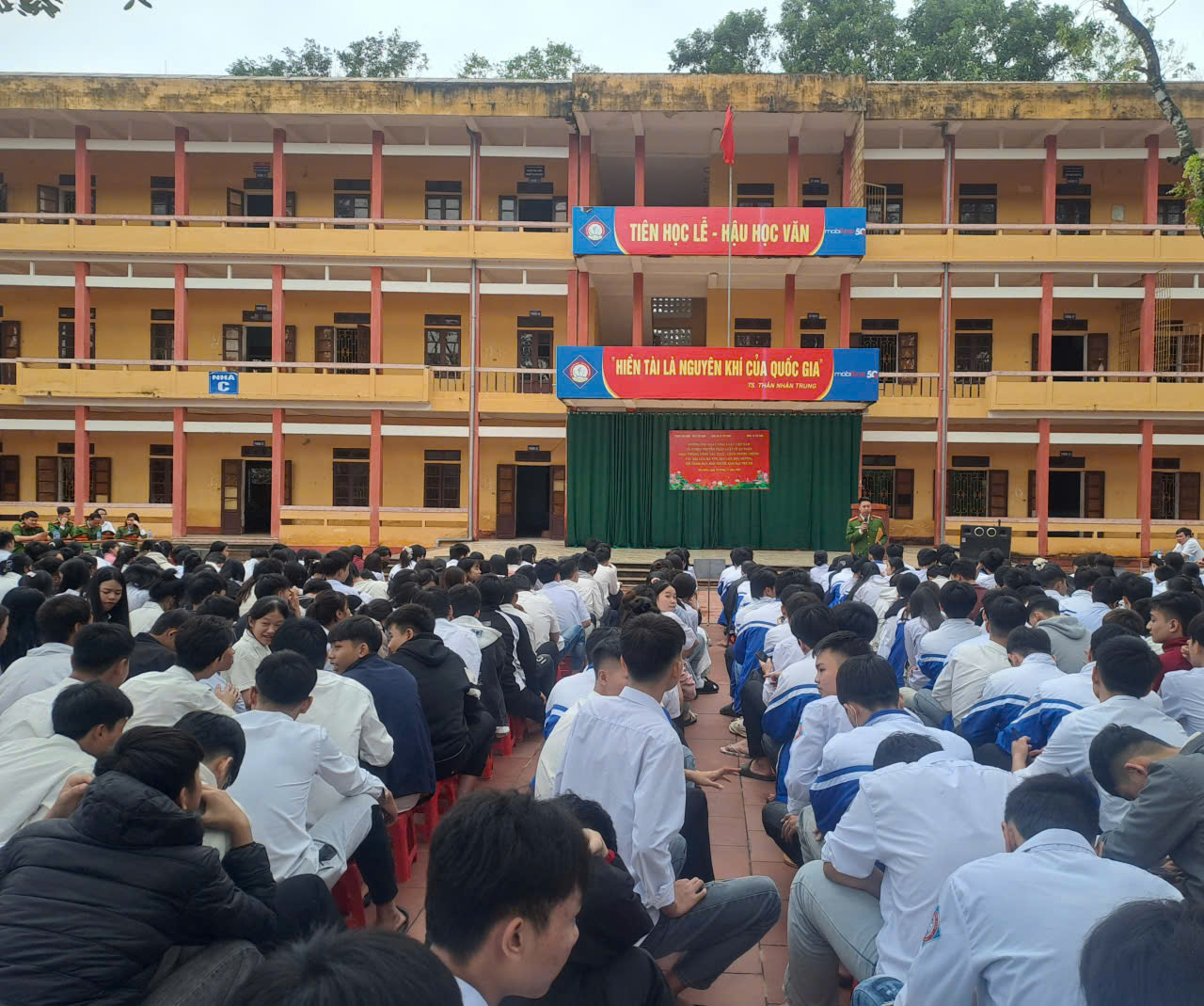 Anh-tin-bai