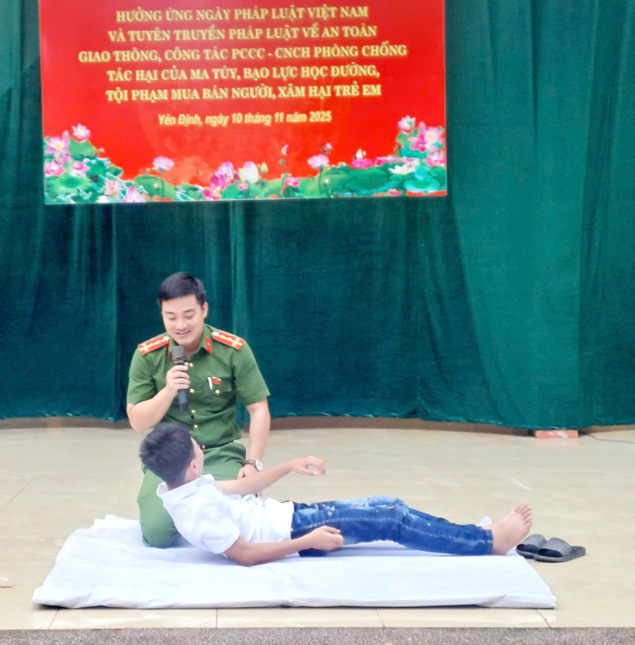 Anh-tin-bai