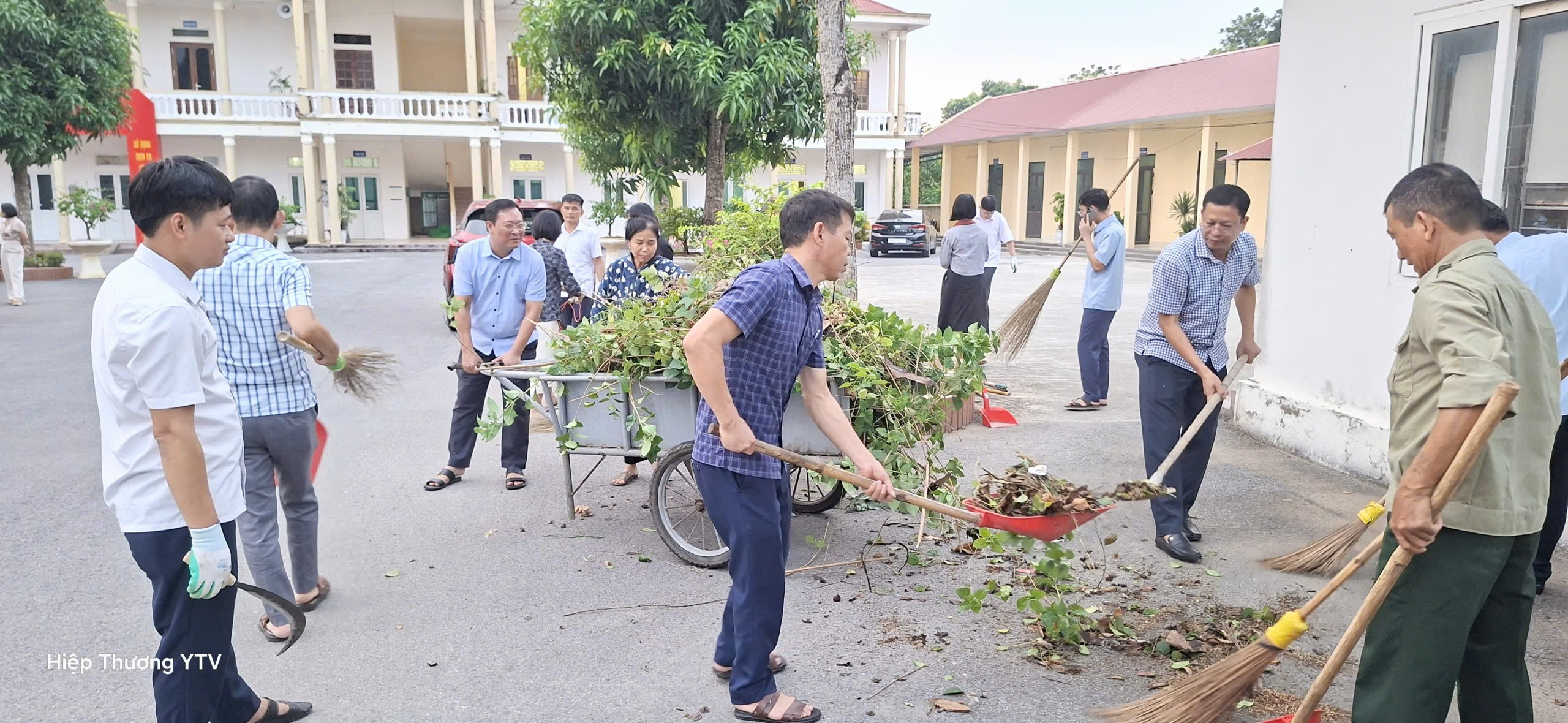 UBND XÃ YÊN TRƯỜNG KHỞI ĐỘNG TỔNG VỆ SINH MÔI TRƯỜNG, XÂY DỰNG CƠ QUAN “SÁNG - XANH - SẠCH - ĐẸP - AN TOÀN”
