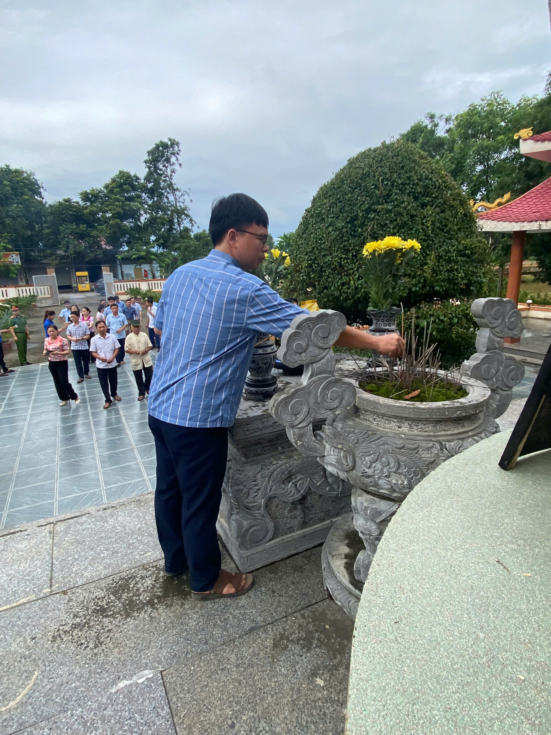 Anh-tin-bai