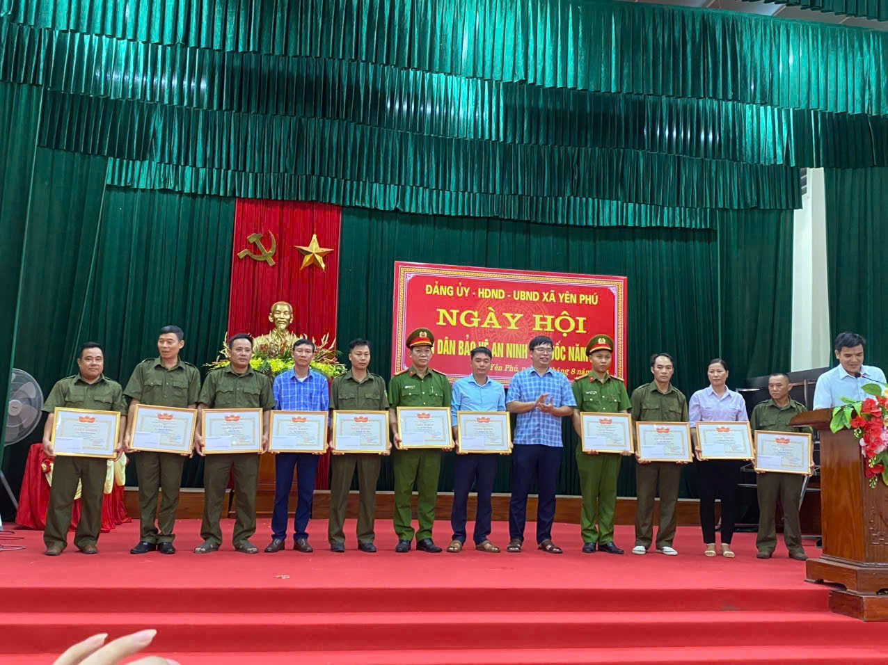 Anh-tin-bai