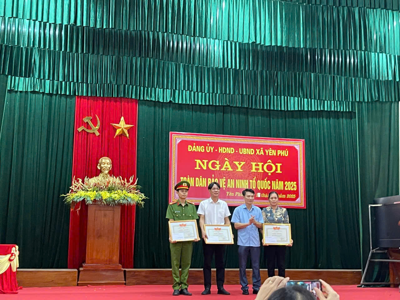 Anh-tin-bai