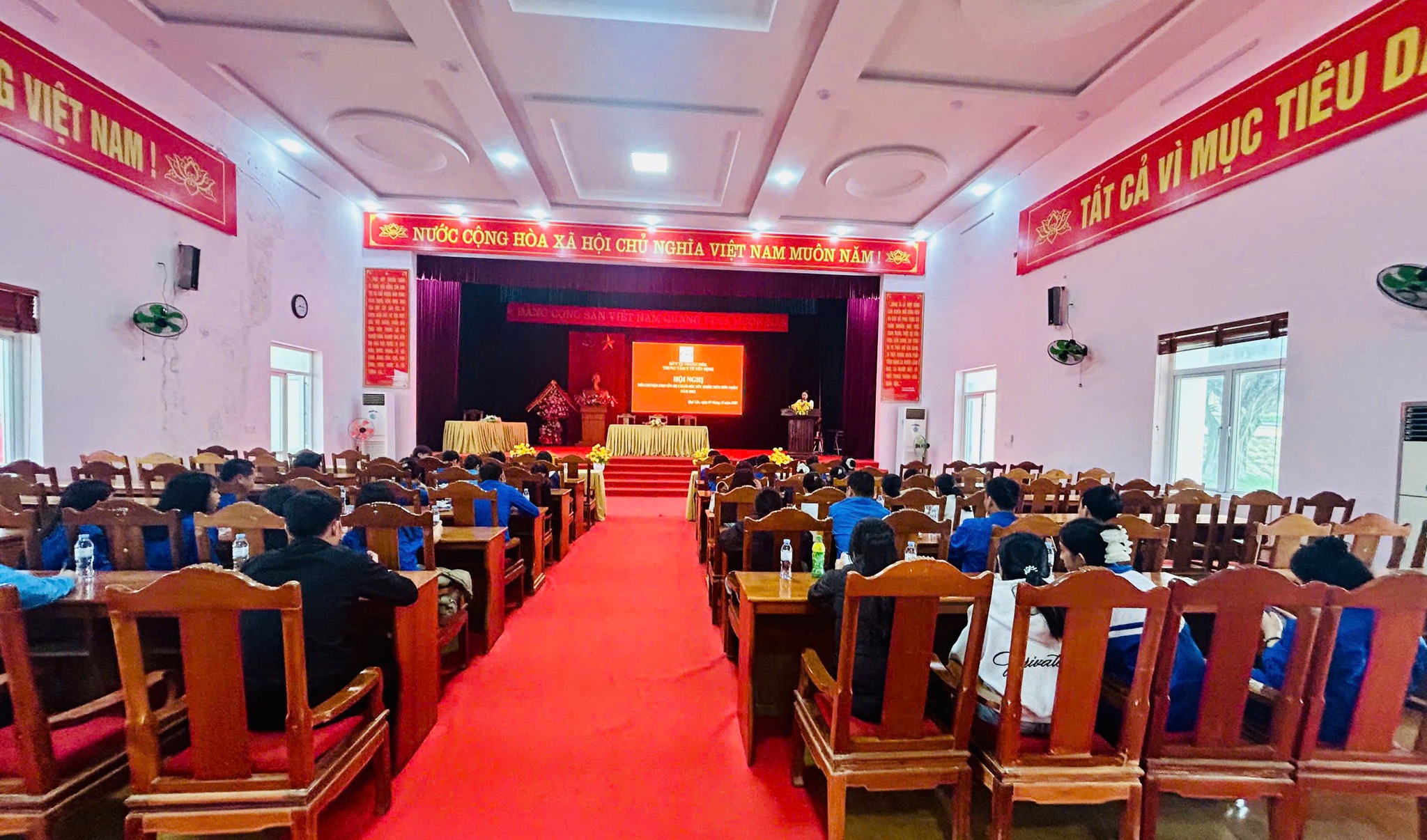 Sáng ngày 07/12/2025, Trung tâm Y tế Yên Định đã phối hợp với Đoàn Thanh niên xã tổ chức Hội nghị