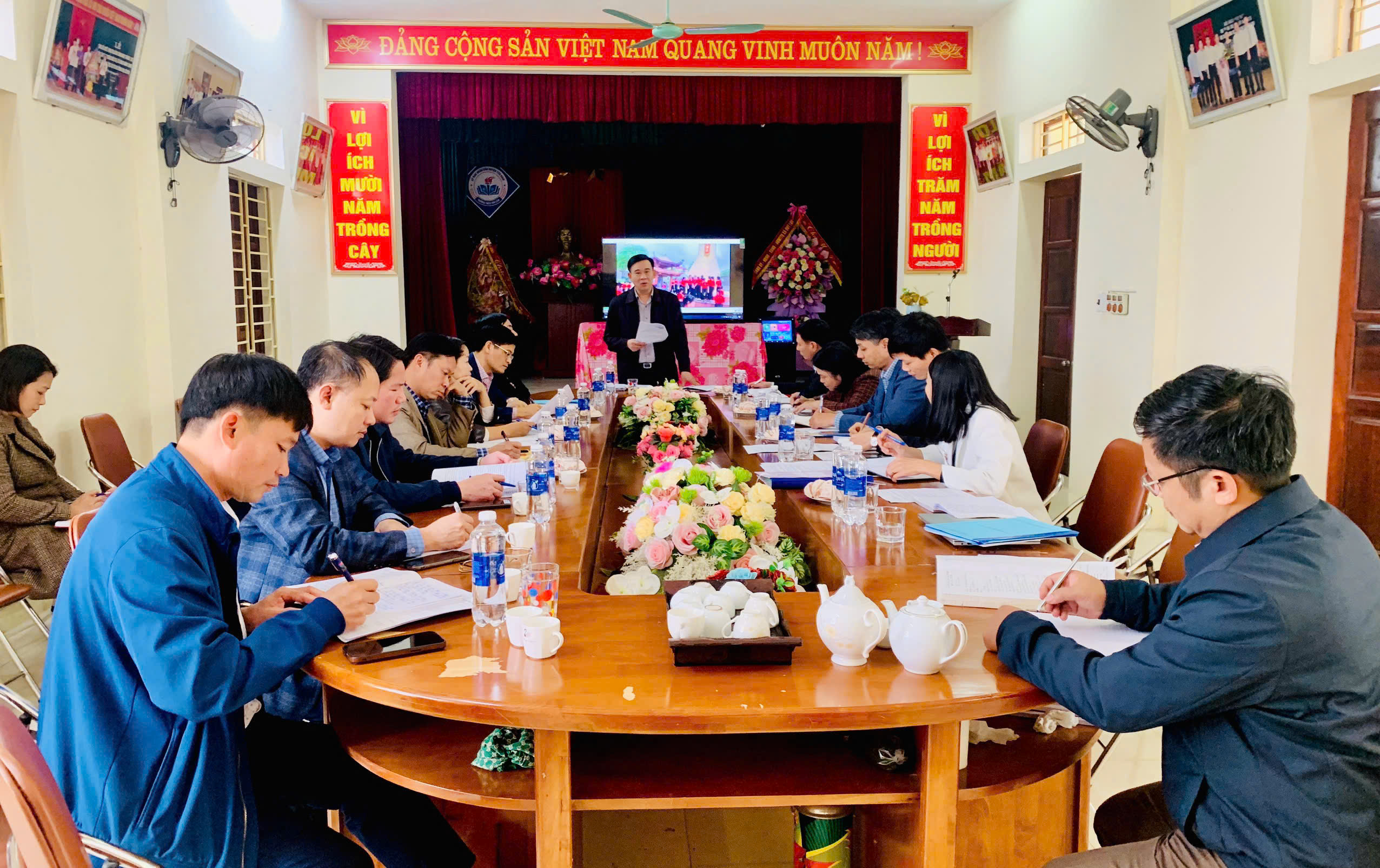 Đoàn công tác Ban Tuyên giáo và Dân vận Tỉnh ủy làm việc tại Trường THCS Yên Lâm