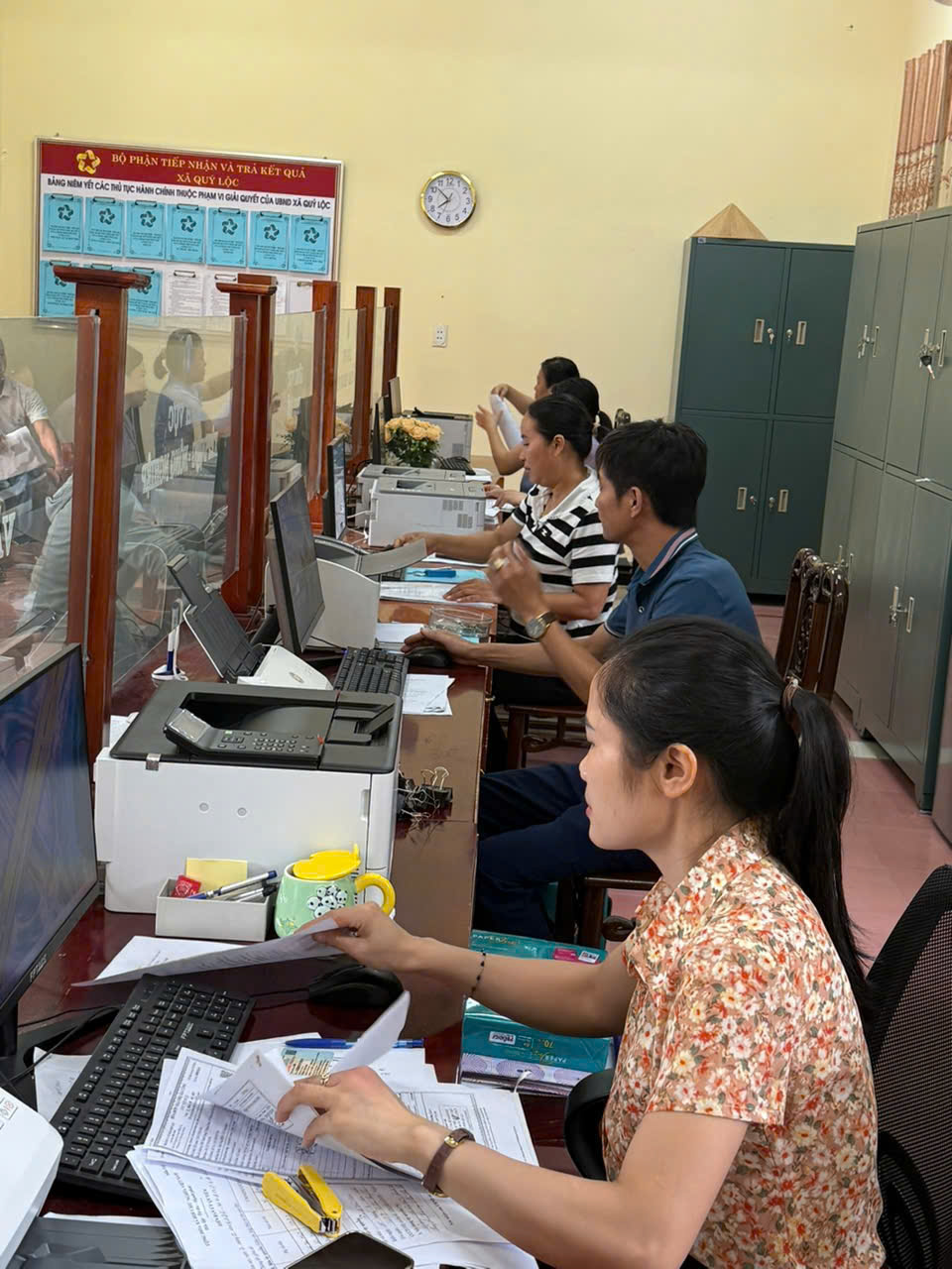 UBND xã Quý Lộc thông báo công khai thông tin cán bộ, công chức làm việc tại trung tâm phục vụ hành chính công và một số hình ảnh tại hoạt động trung tâm