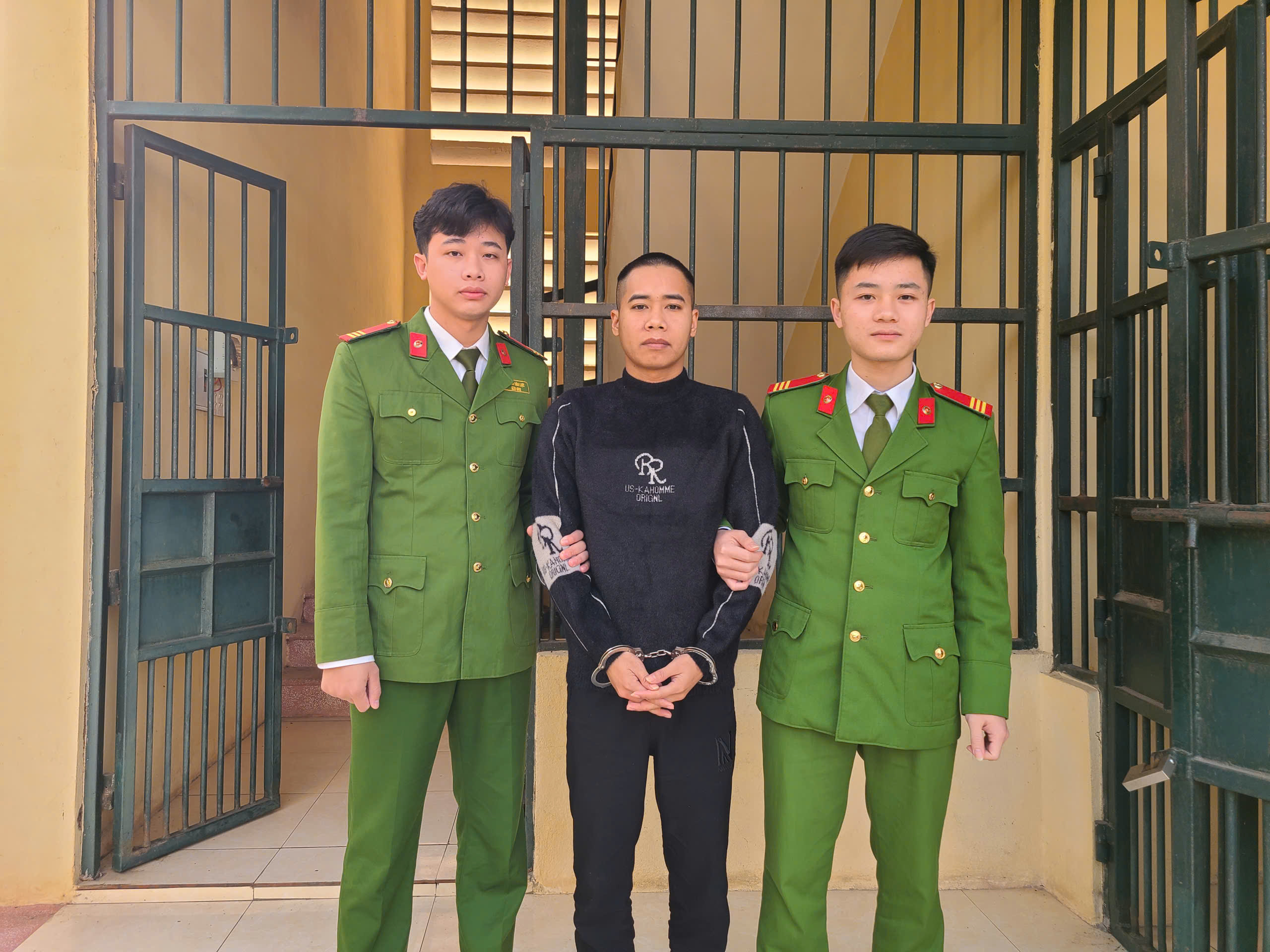 Anh-tin-bai