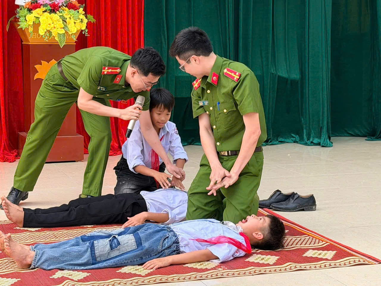 Anh-tin-bai
