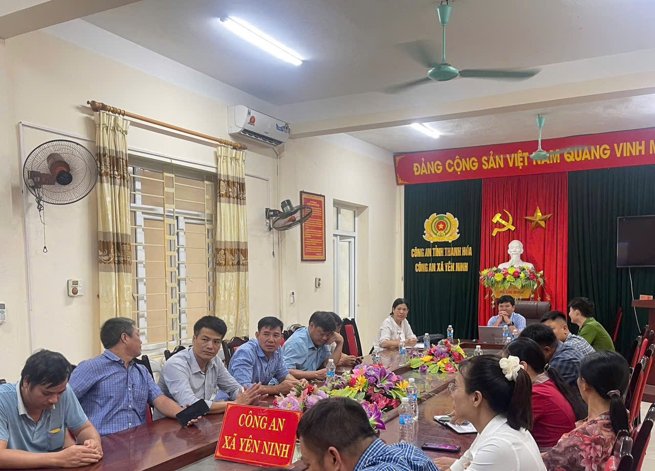 Công an xã Yên Ninh đã tham dự hội nghị trực tuyến về triển khai chi trả an sinh xã hội không dùng tiền mặt