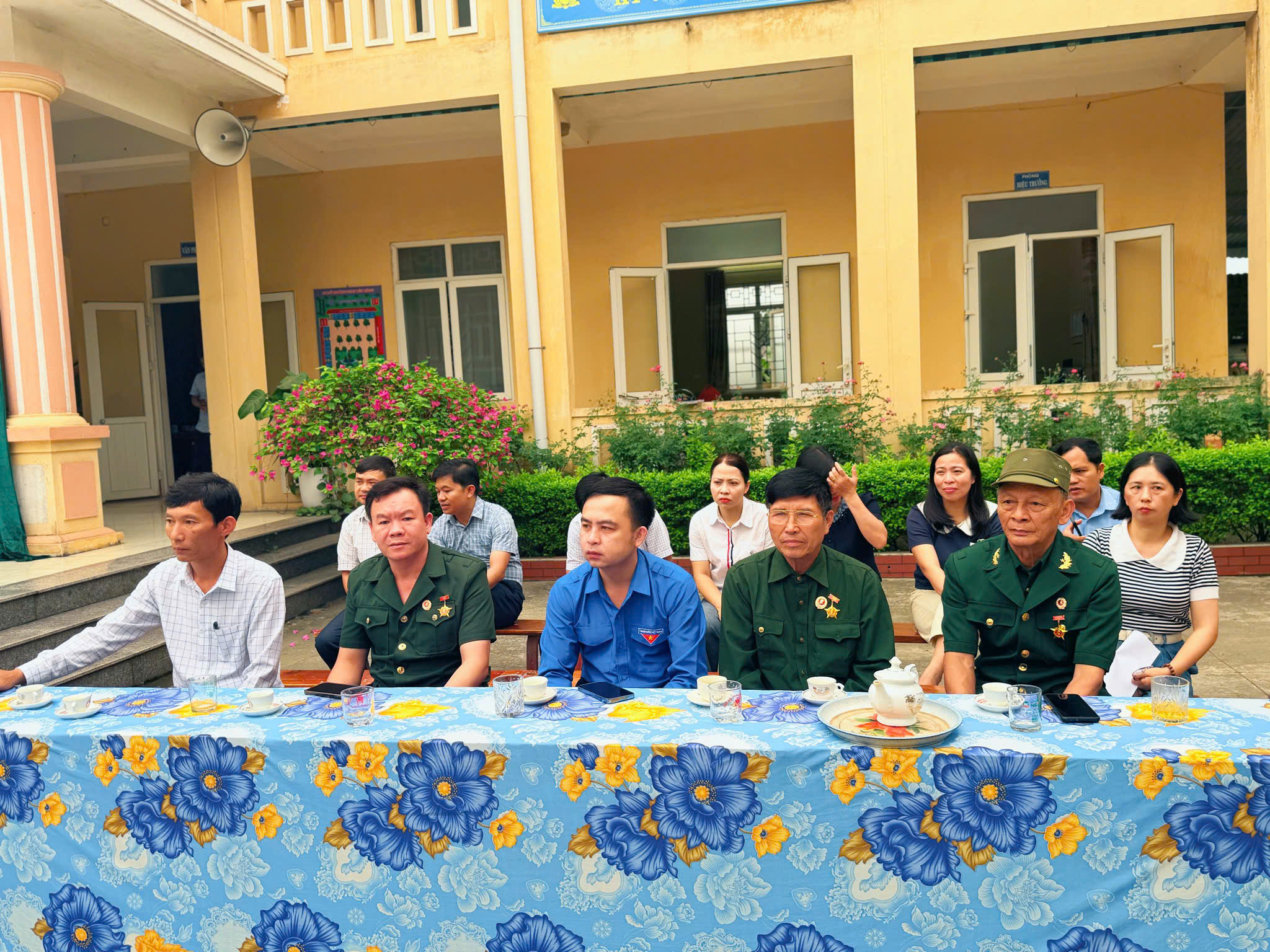 Anh-tin-bai