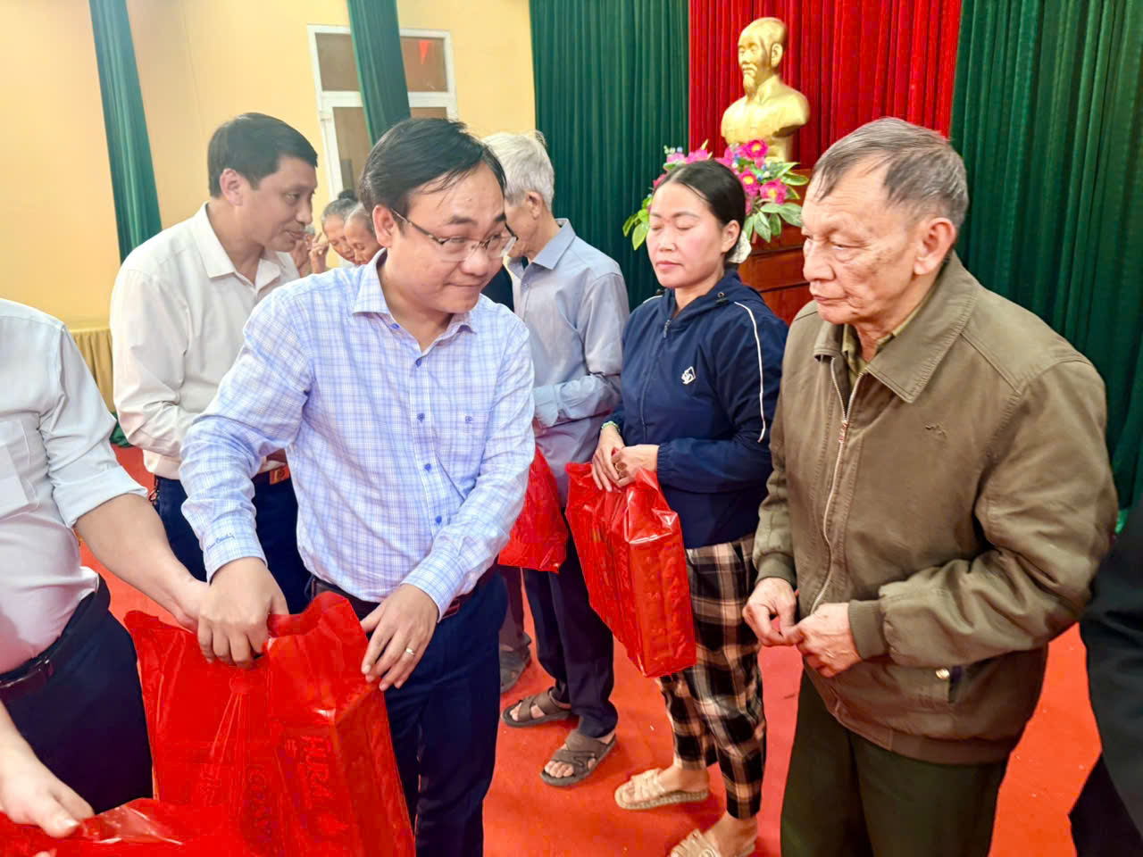 Anh-tin-bai