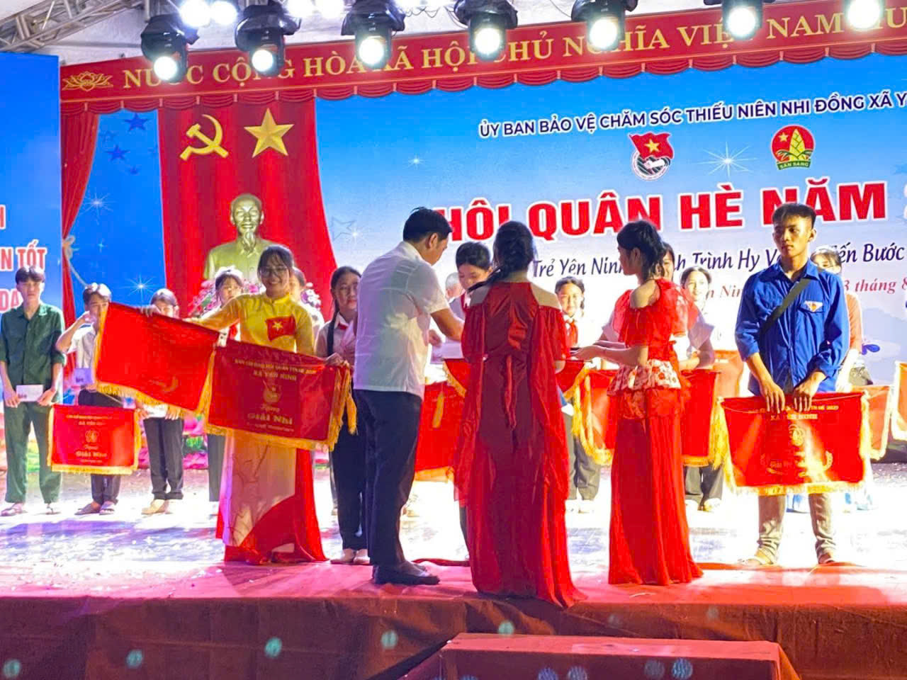 Anh-tin-bai