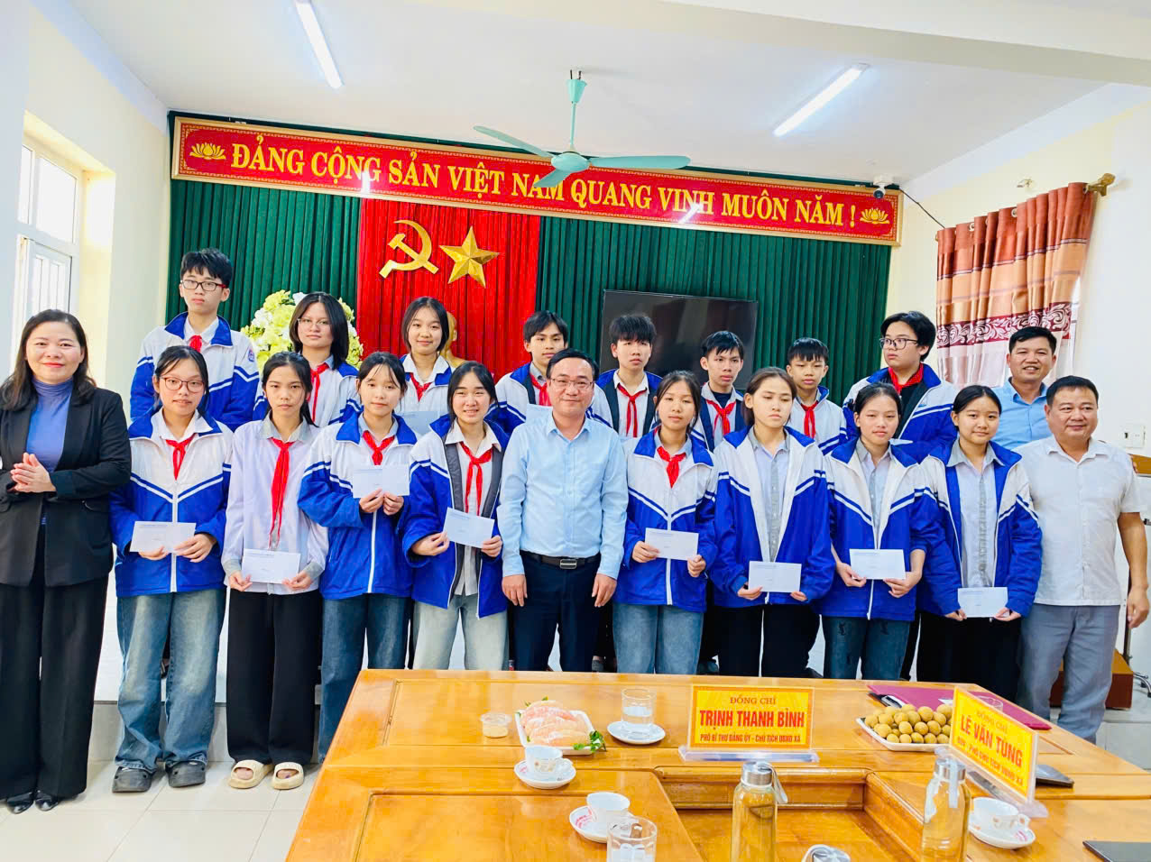 UBND xã Yên Ninh: Gặp mặt đoàn giáo viên-học sinh tham dự kỳ thi học sinh giỏi Văn hóa cấp tỉnh năm học 2025 - 2026.