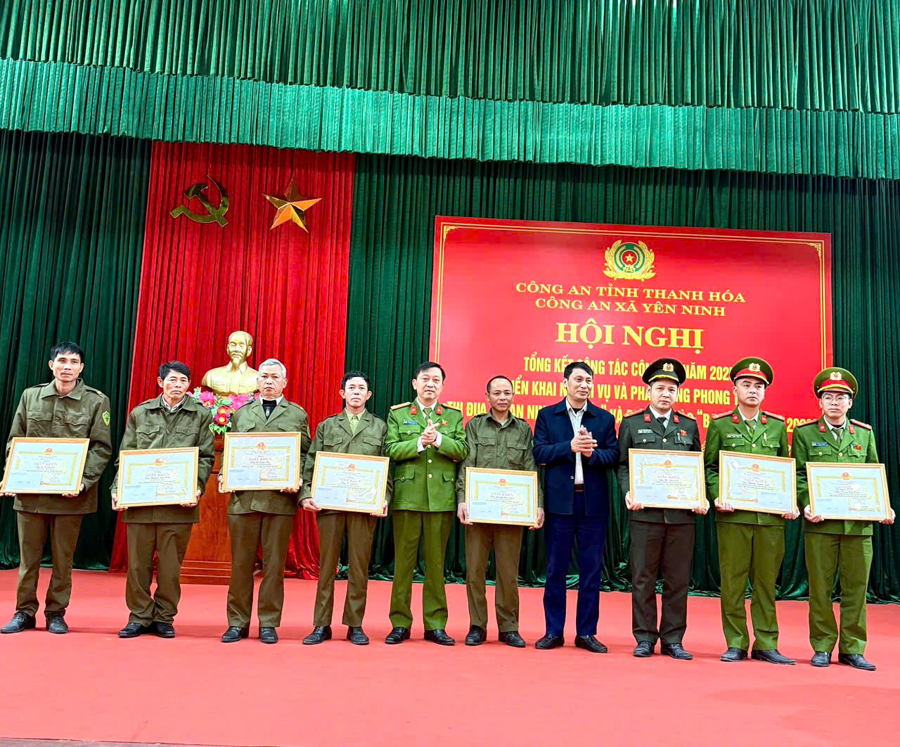 Anh-tin-bai