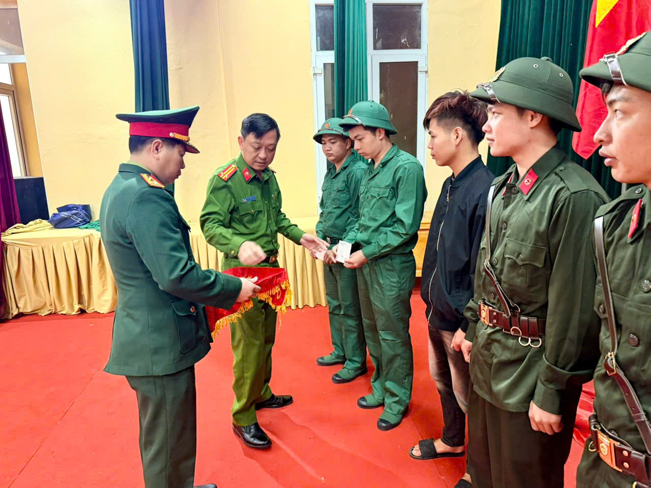 Anh-tin-bai