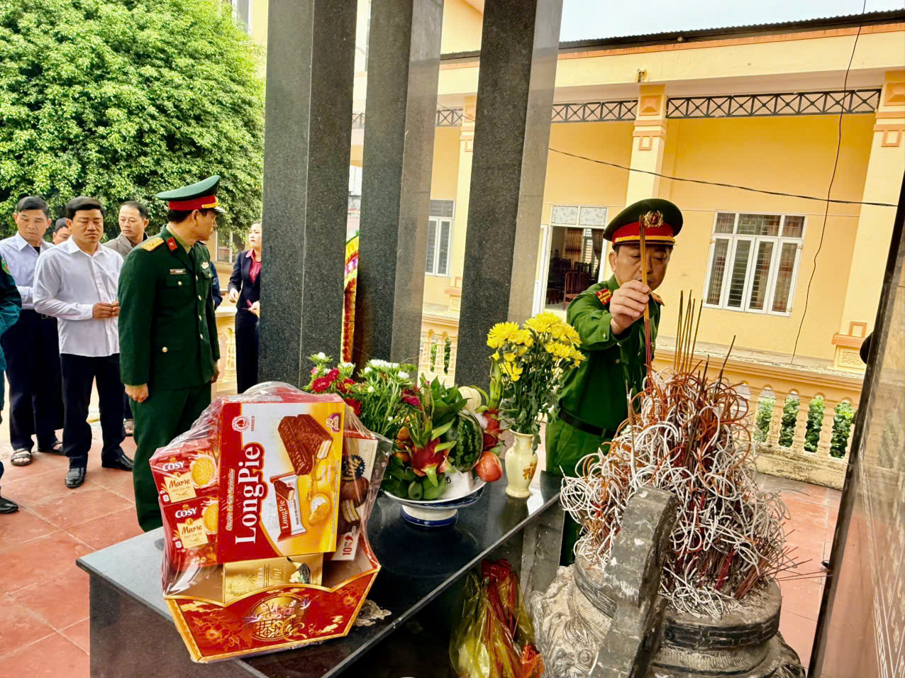 Anh-tin-bai