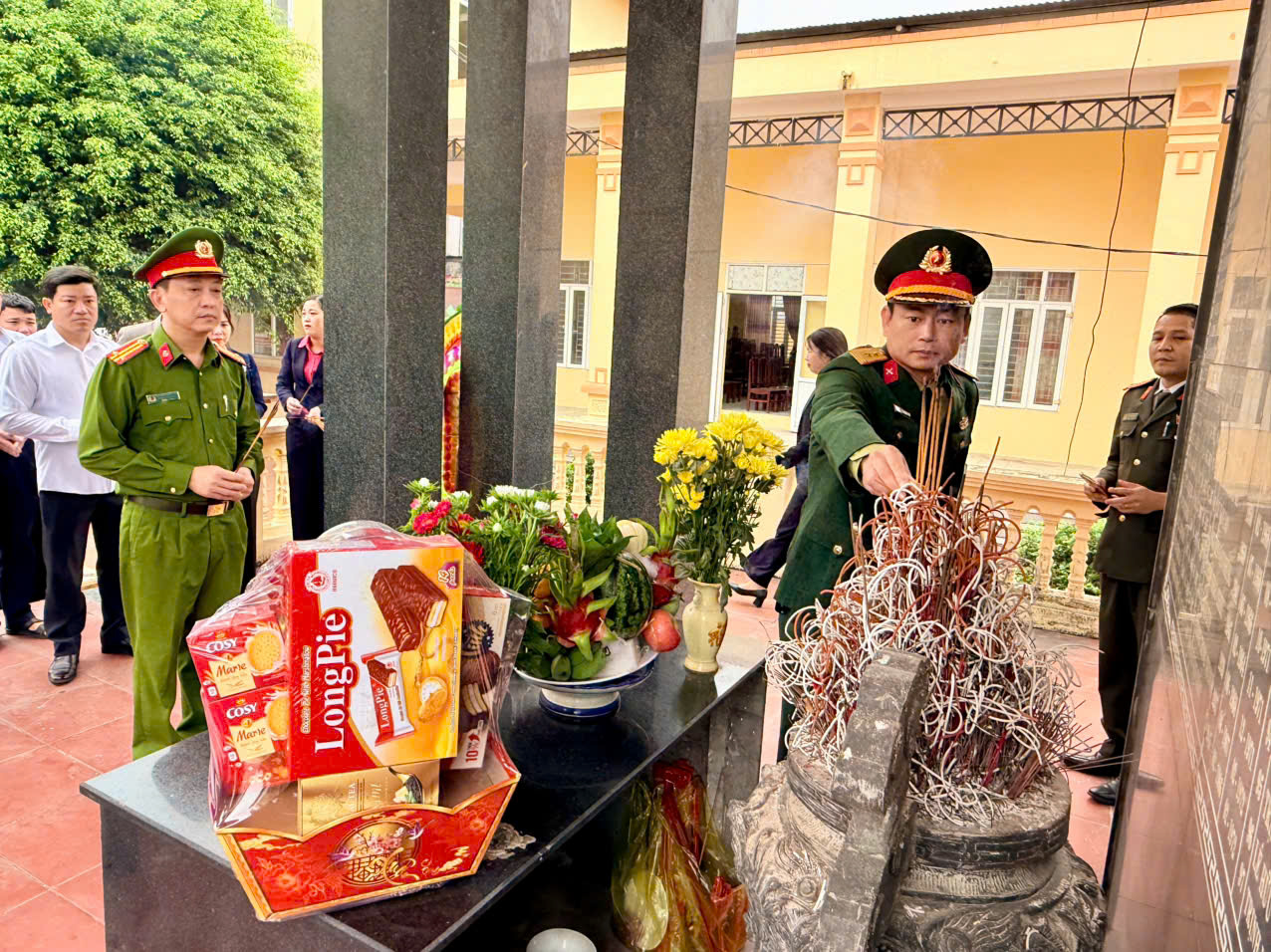 Anh-tin-bai