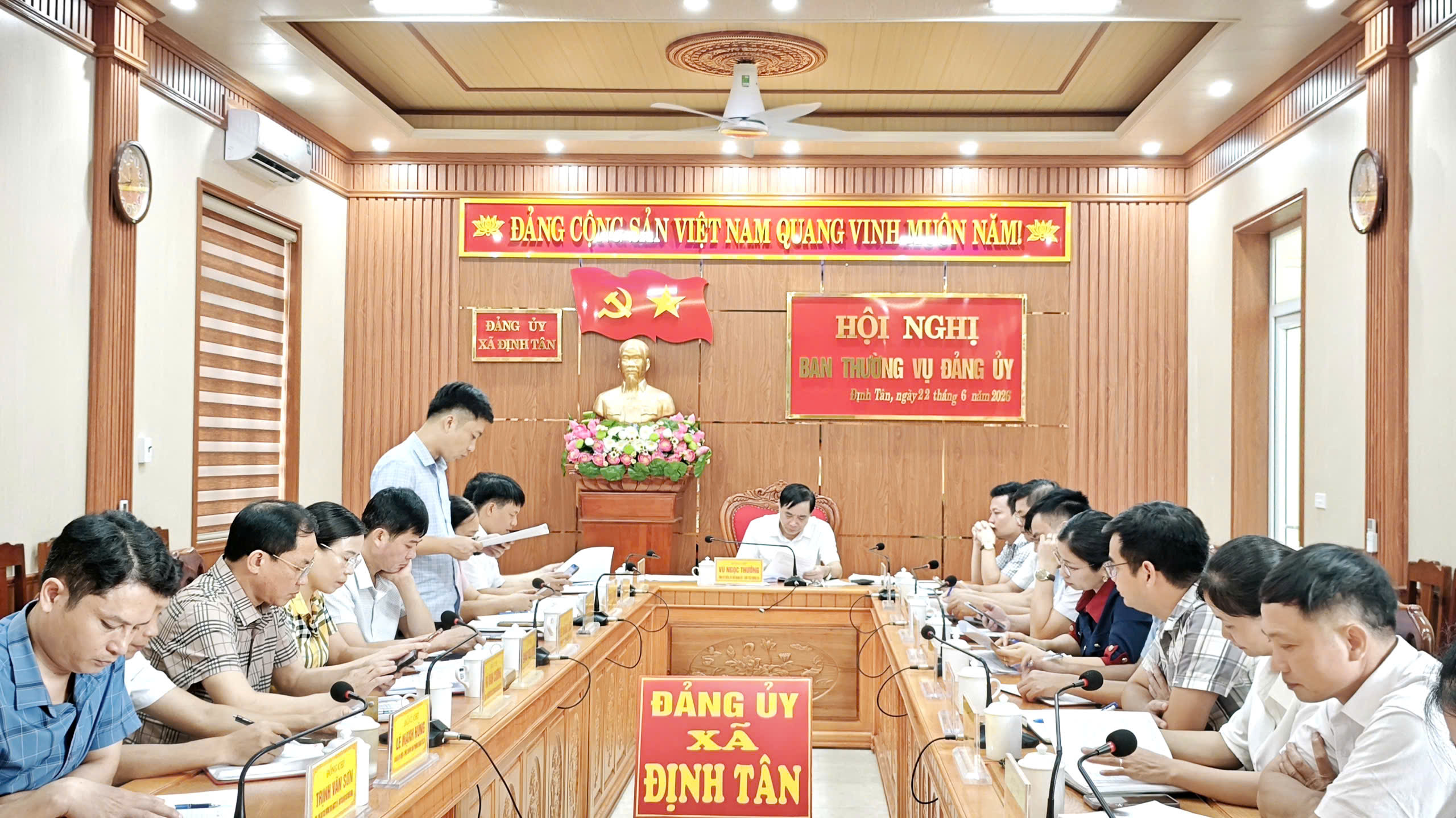 Hội nghị Ban Thường vụ Đảng uỷ xã Định Tân: Đánh giá kết quả thực hiện nhiệm vụ 6 tháng đầu năm và một số nội dung quan trọng khác