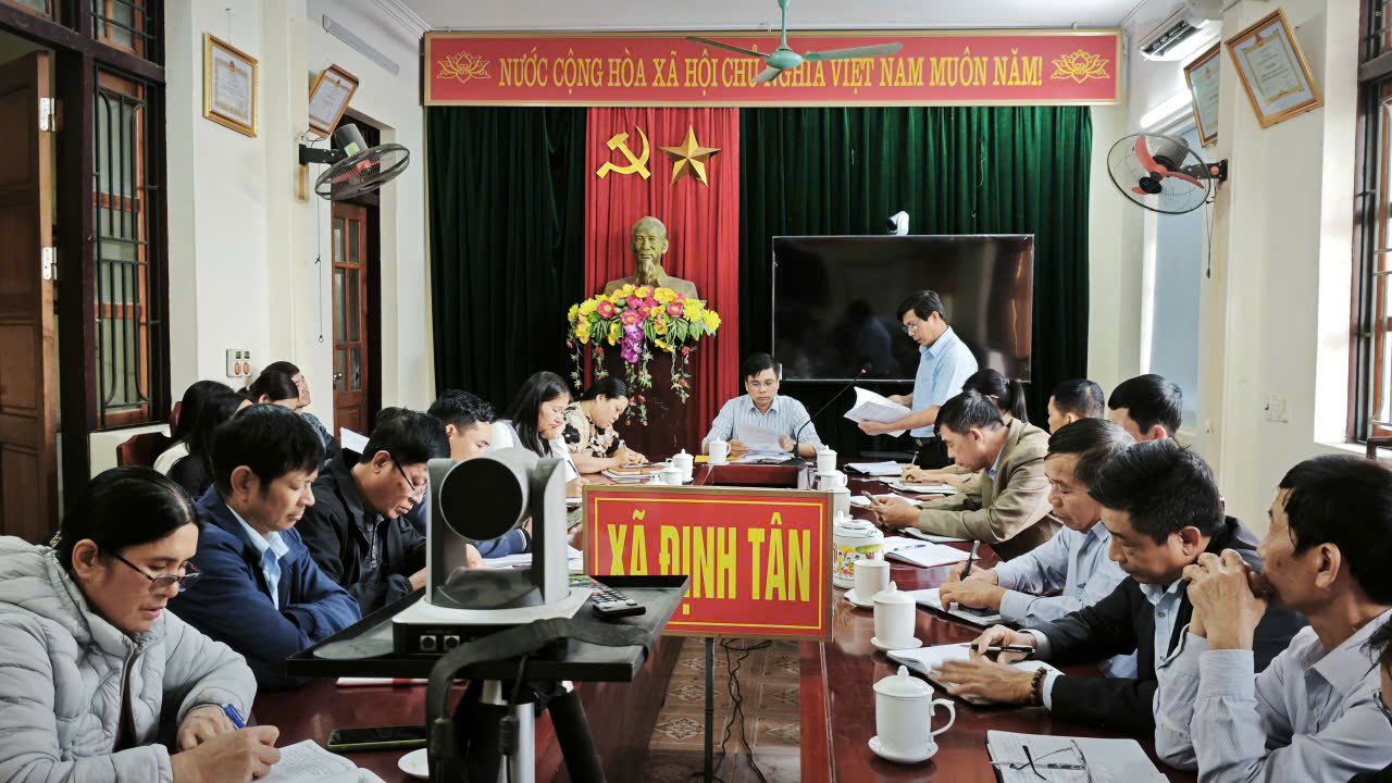 UBND xã Định Tân tổ chức hội nghị triển khai thực hiện đợt cao điểm tích hợp thẻ Bảo hiểm Y tế trên ứng dụng VneID