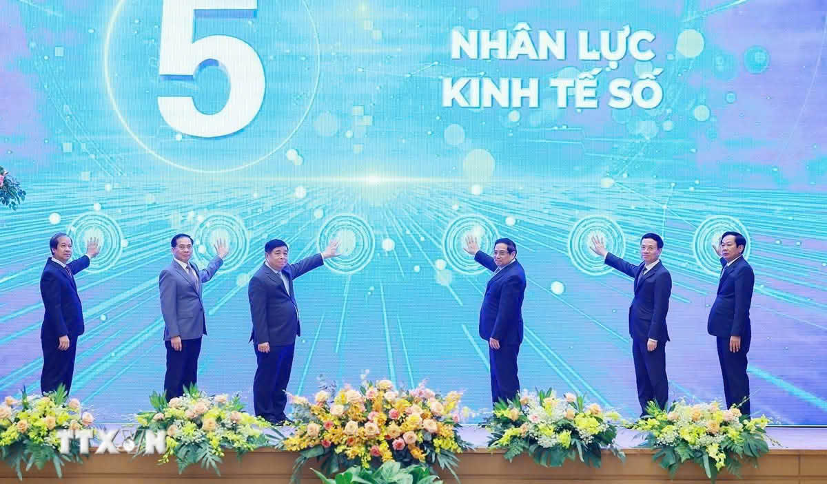 Thủ tướng: Chuyển đổi số theo tinh thần “5 tiên phong, 5 có và 5 không”
