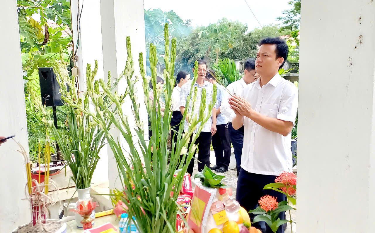 Anh-tin-bai