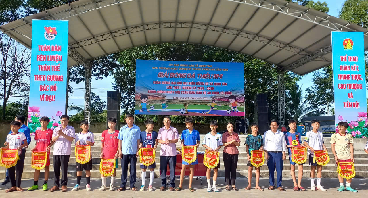Khai mạc Giải bóng đá thiếu nhi chào mừng Đại hội đại biểu xã Định Tân lần thứ nhất, nhiệm kỳ 2025 - 2030