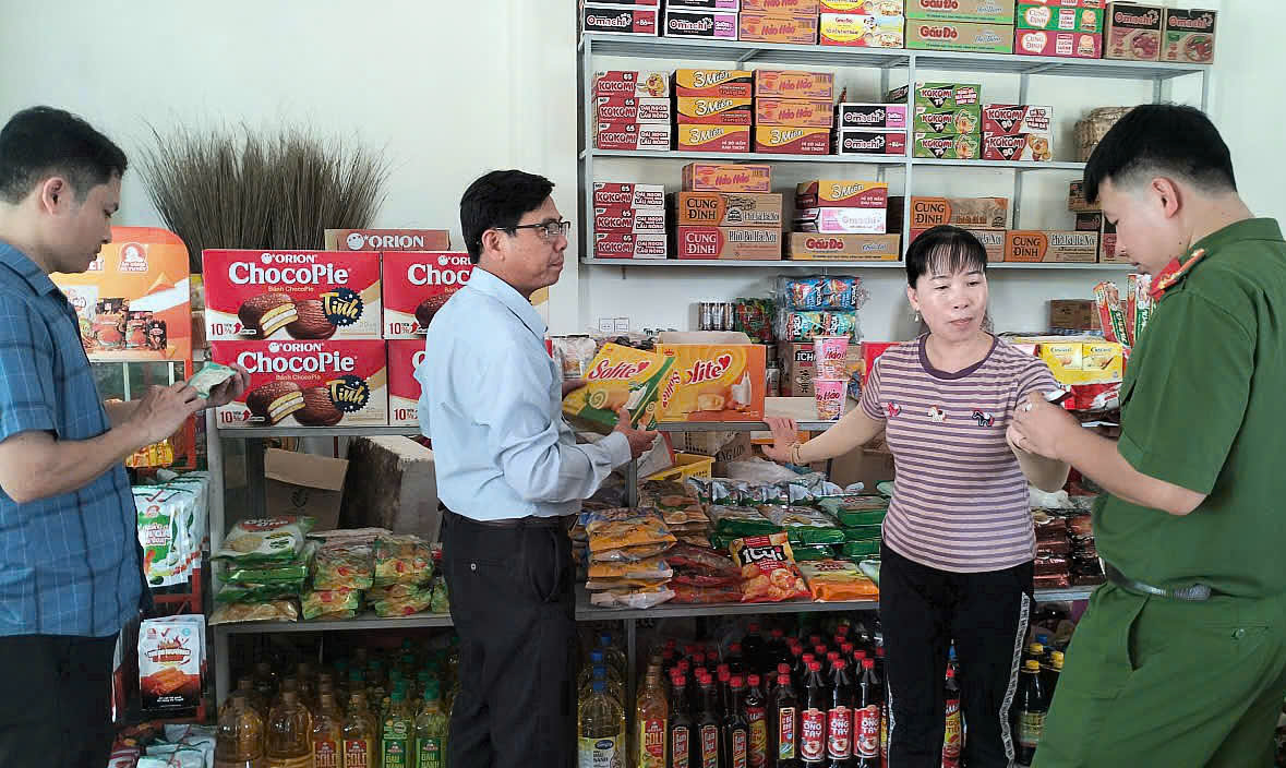Kiểm tra vệ sinh an toàn thực phẩm trong “Tháng hành động vì an toàn thực phẩm” năm 2026 trên địa bàn xã