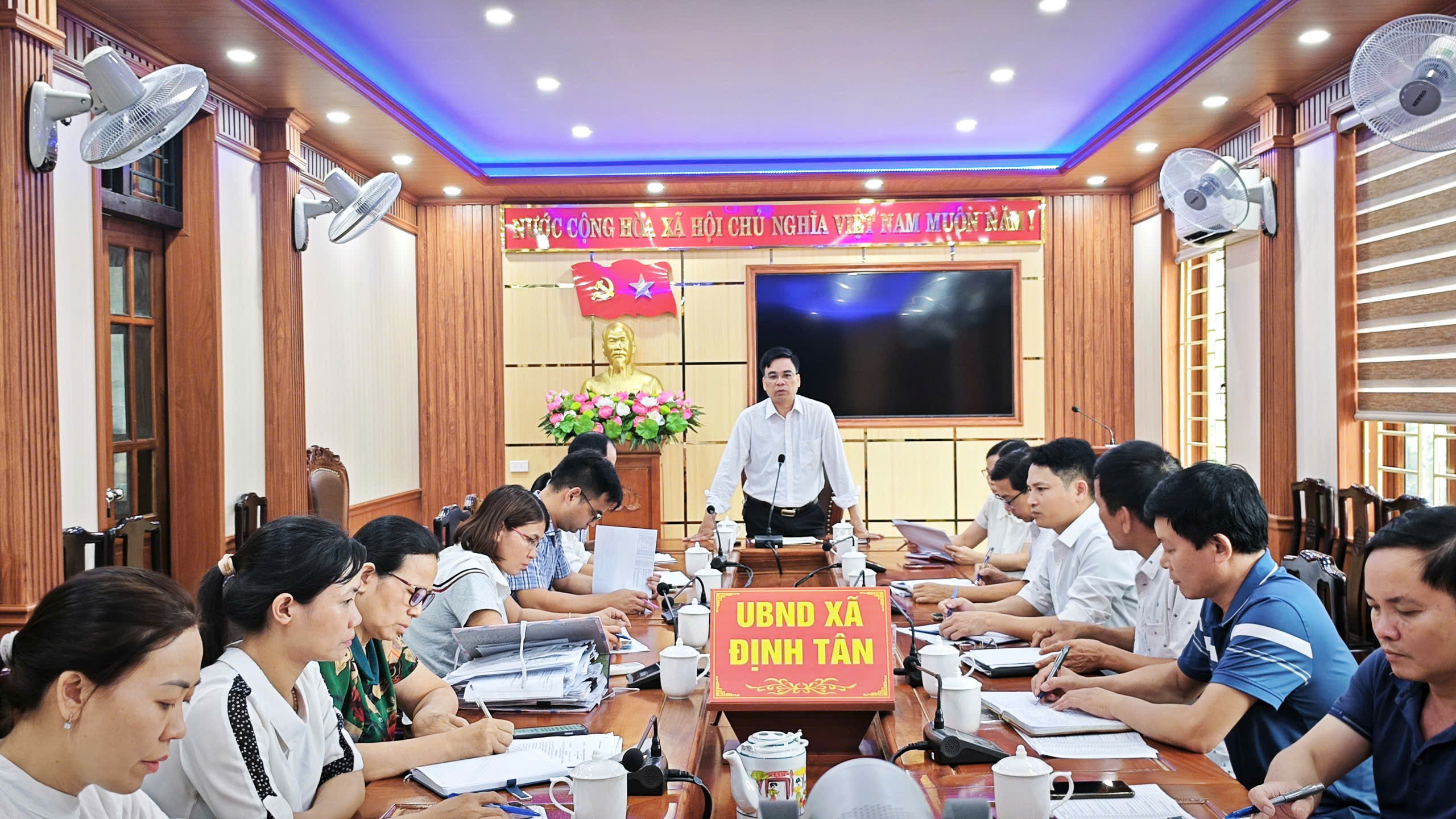 UBND xã - Hội đồng xác định mức độ khuyết tật xã Định Tân tổ chức hội nghị giao ban công tác xác định lại mực độ khuyết tật.