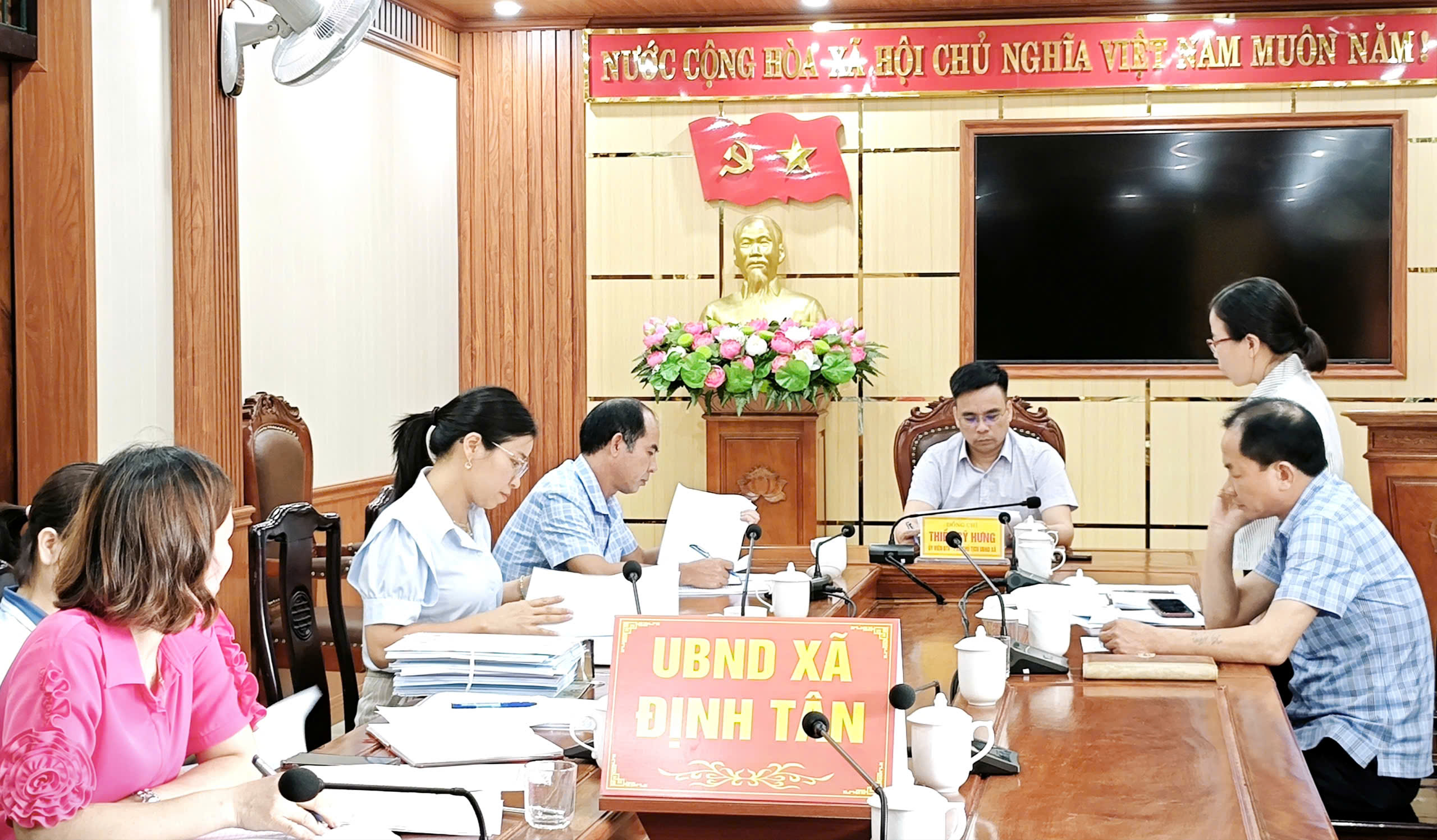 Hội đồng Khoa học, sáng kiến xã Định Tân xét công nhận sáng kiến kinh nghiệm năm 2026