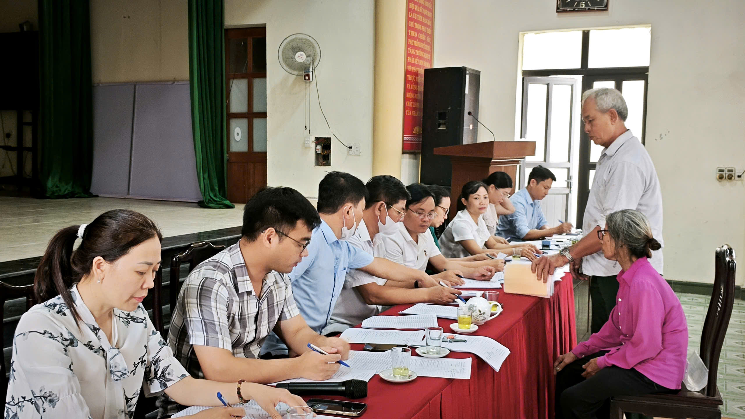 UBND xã - Hội đồng xác định mức độ khuyết tật xã Định Tân xác định lại mức độ khuyết tật cho 273 trường hợp trên địa bàn xã Định Hải (cũ)