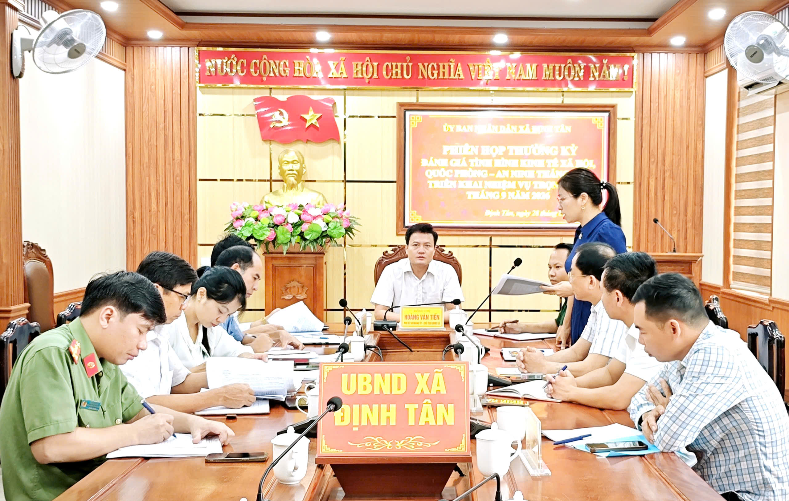 Anh-tin-bai
