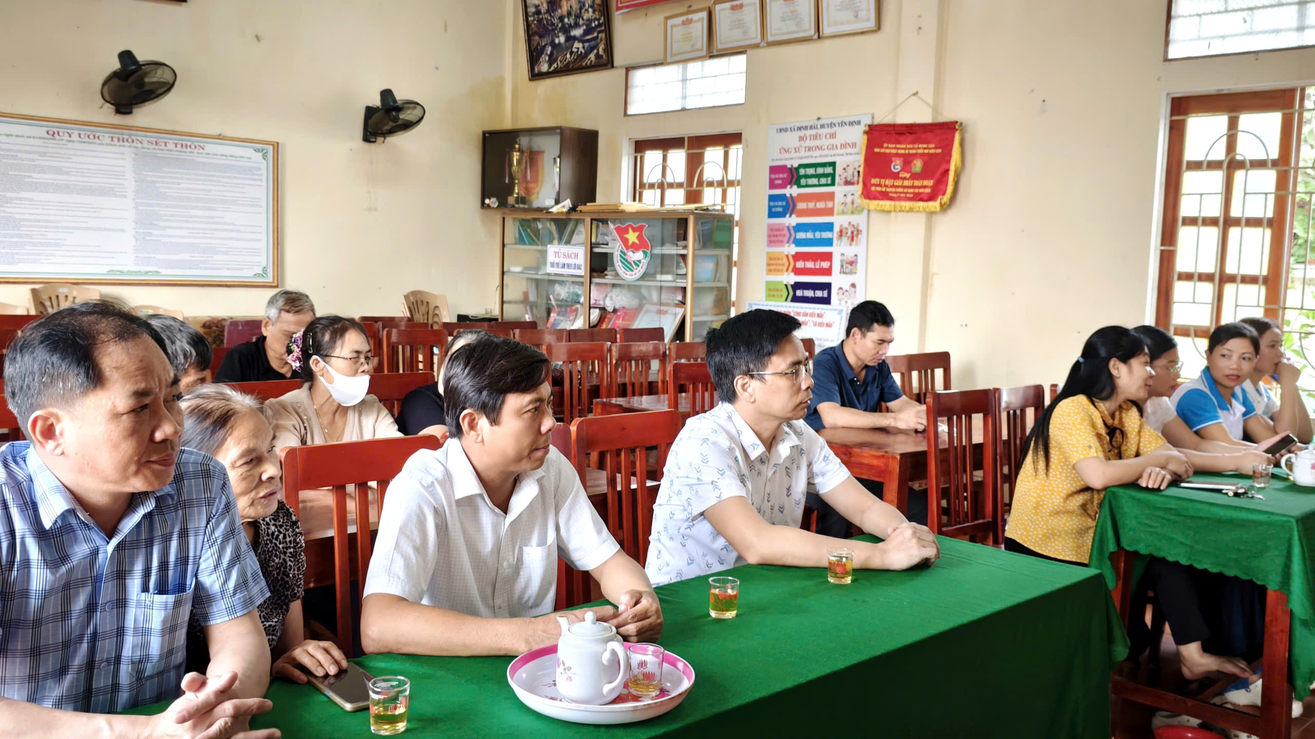 Anh-tin-bai