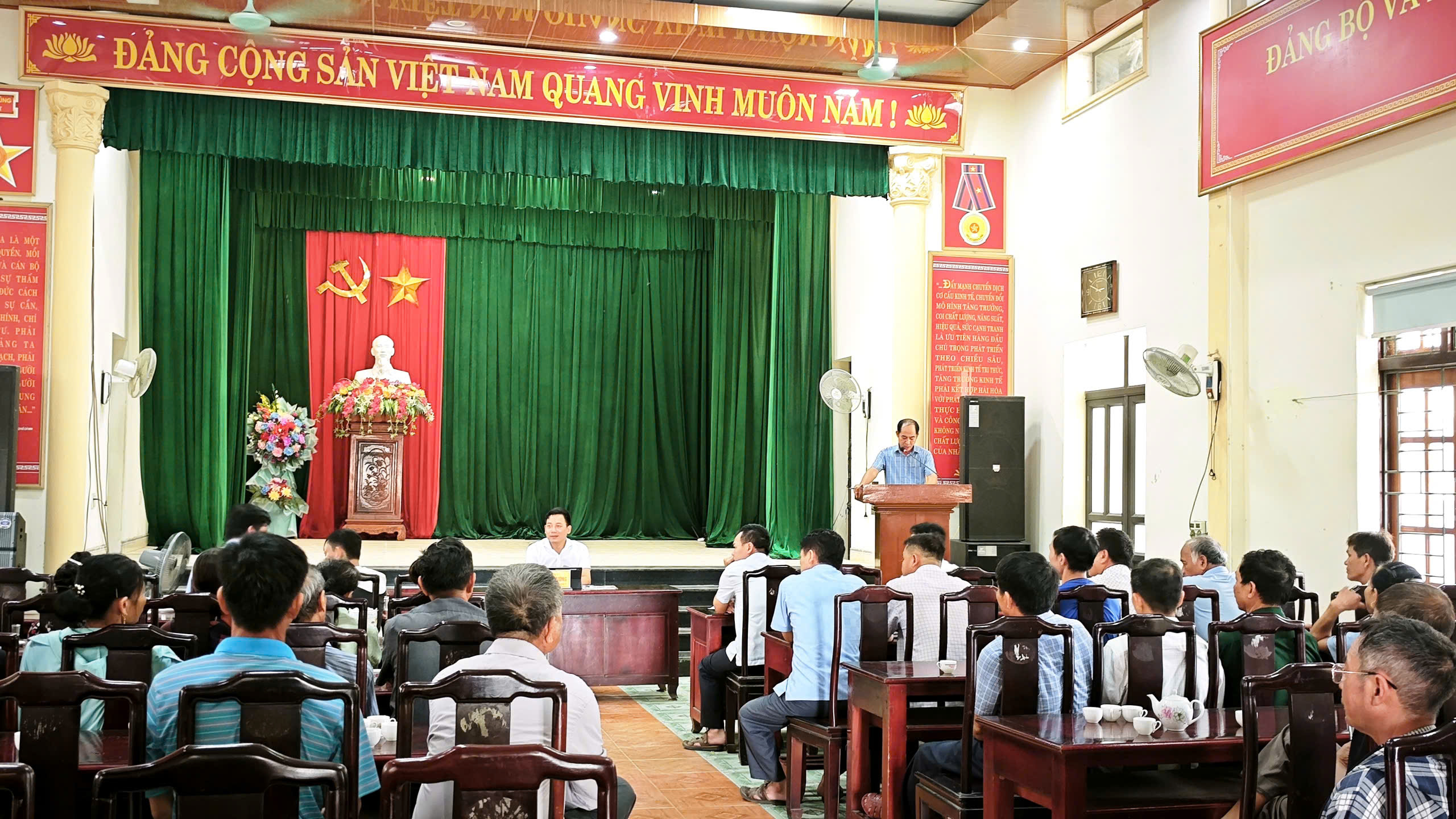 Hội nghị đối thoại với các hộ gia đình và tổ chức có liên quan dự án Cải tạo, nâng cấp tuyến đường từ cầu Yên Hoành đến đường tỉnh 516D, xã Định Tân