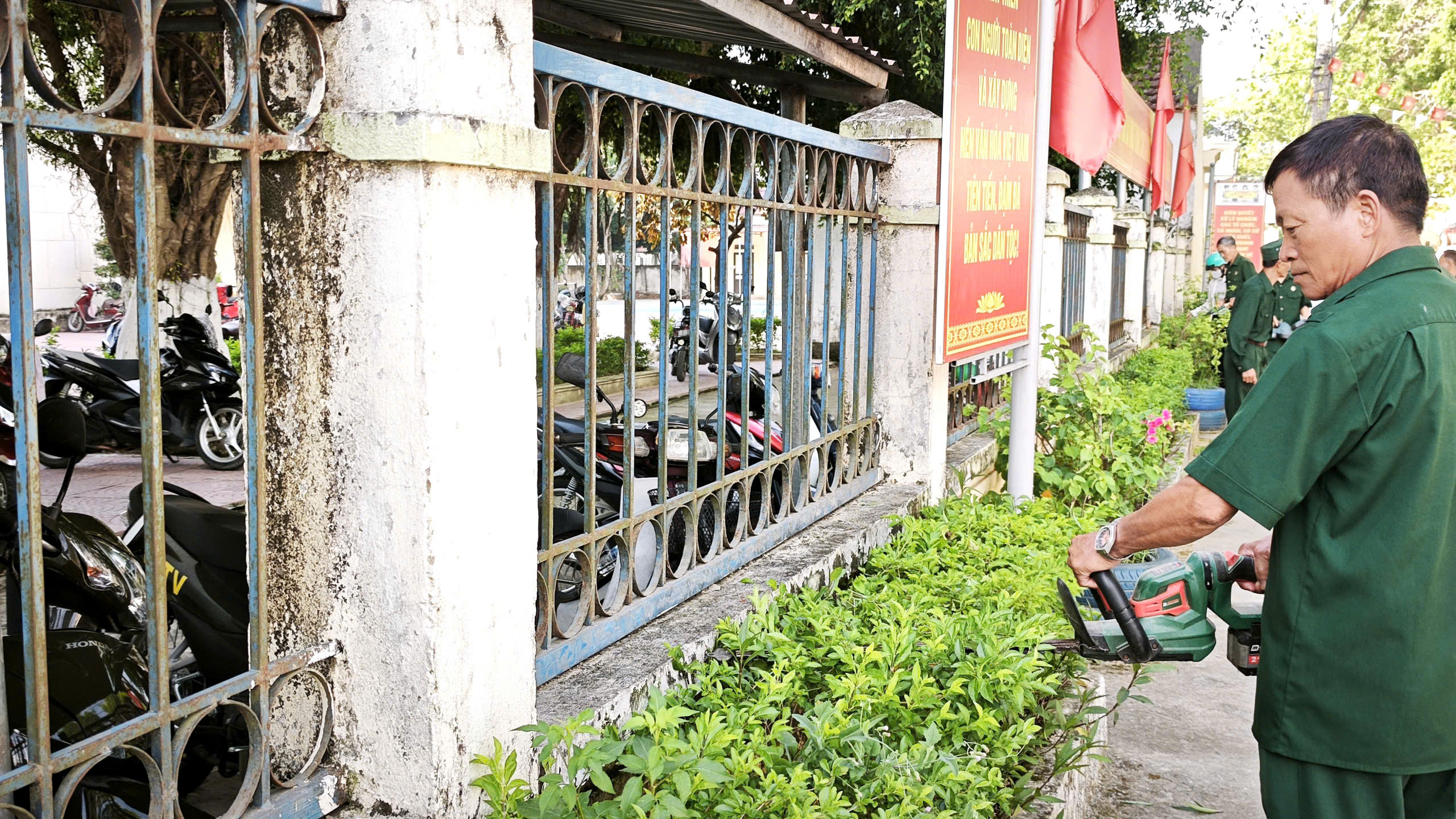 Anh-tin-bai
