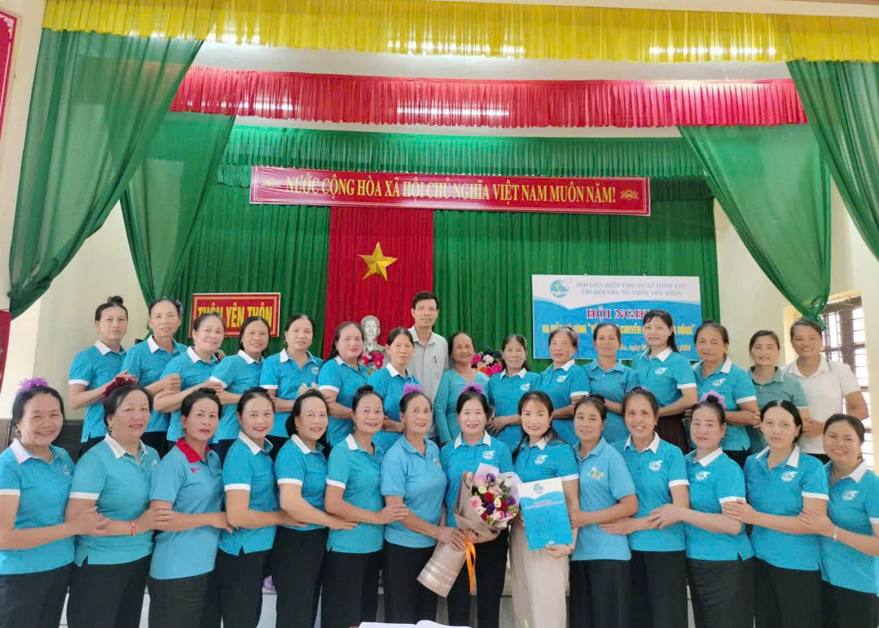 Hội liên hiệp Phụ nữ xã Định Tân ra mắt mô hình Tổ Phụ nữ chuyển đổi số cộng đồng - Chi hội phụ nữ thôn Yên Thôn