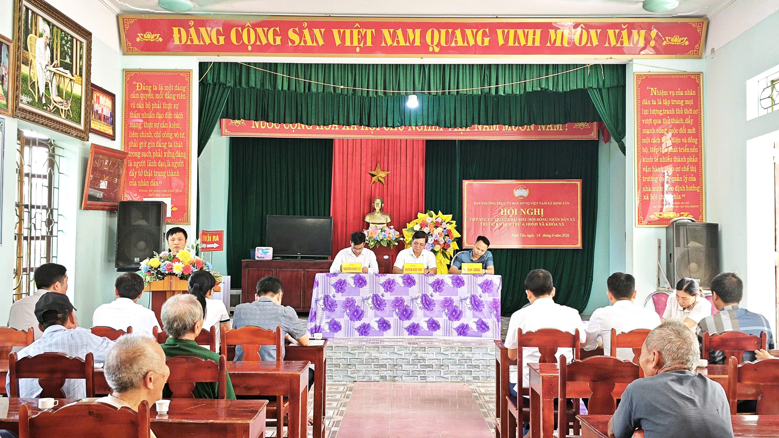 Tổ đại biểu số 6 HĐND xã Định Tân tiếp xúc cử tri trước kỳ họp thứ 4 HĐND xã khóa XX