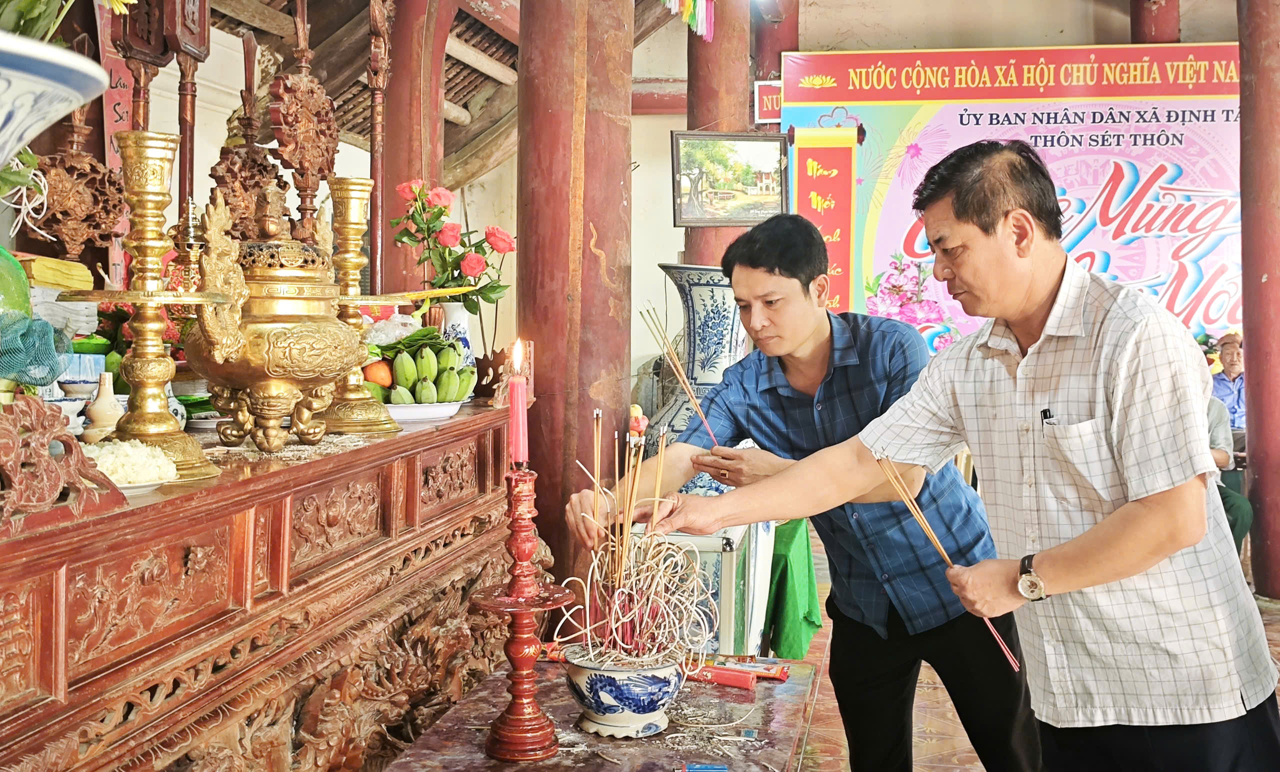 Anh-tin-bai