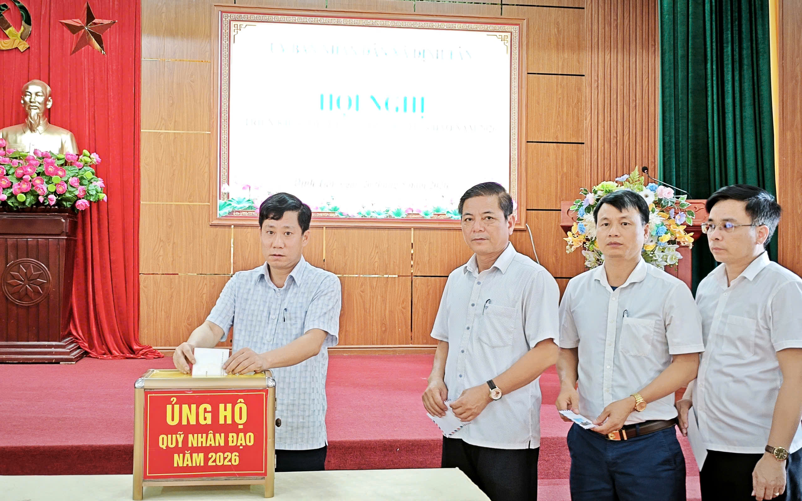 Anh-tin-bai