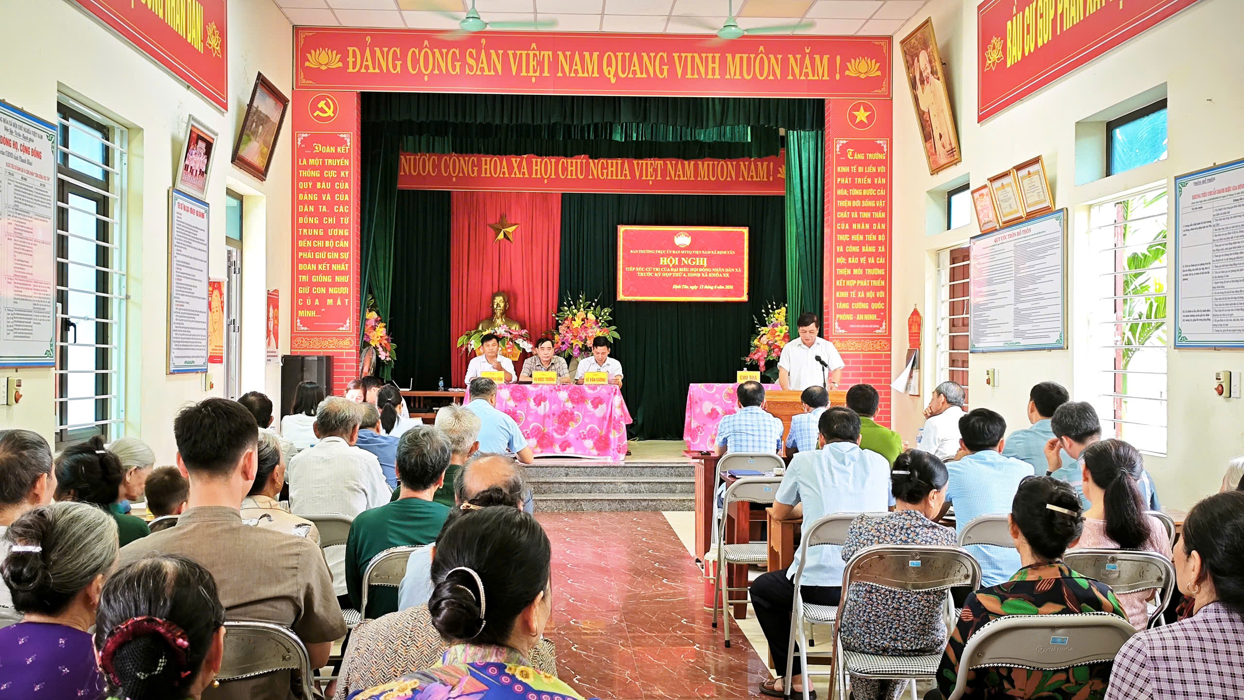 Tổ đại biểu số 2 HĐND xã Định Tân tiếp xúc cử tri trước Kỳ họp thứ 4 - Kỳ họp thường lệ giữa năm 2026 tại thôn Hổ Thôn