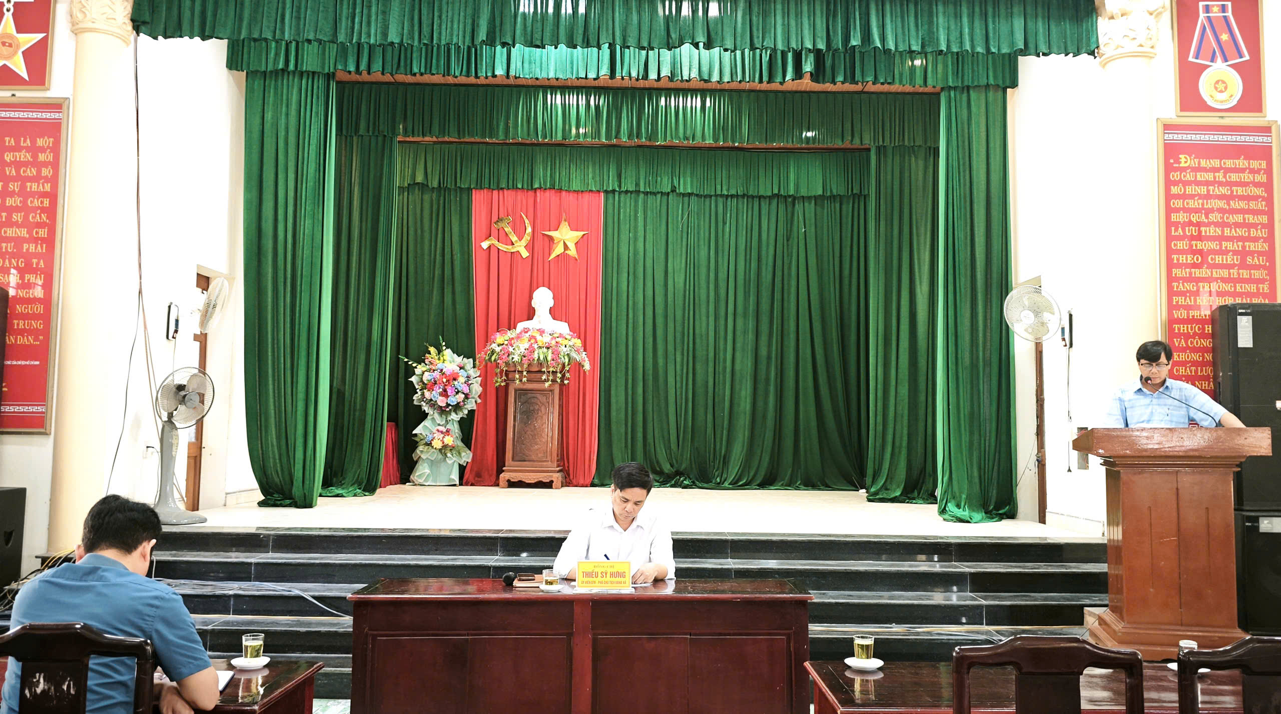 Anh-tin-bai