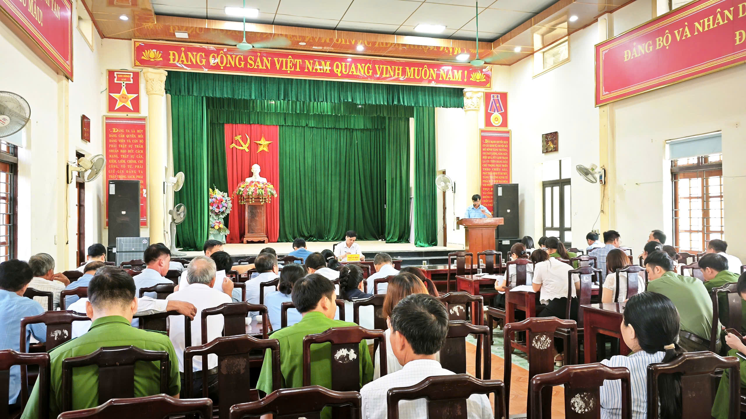 Hội nghị giao ban triển khai thực hiện chi trả an sinh xã hội không dùng tiền mặt và tích hợp tài khoản an sinh xã hội lên ứng dụng VNeID