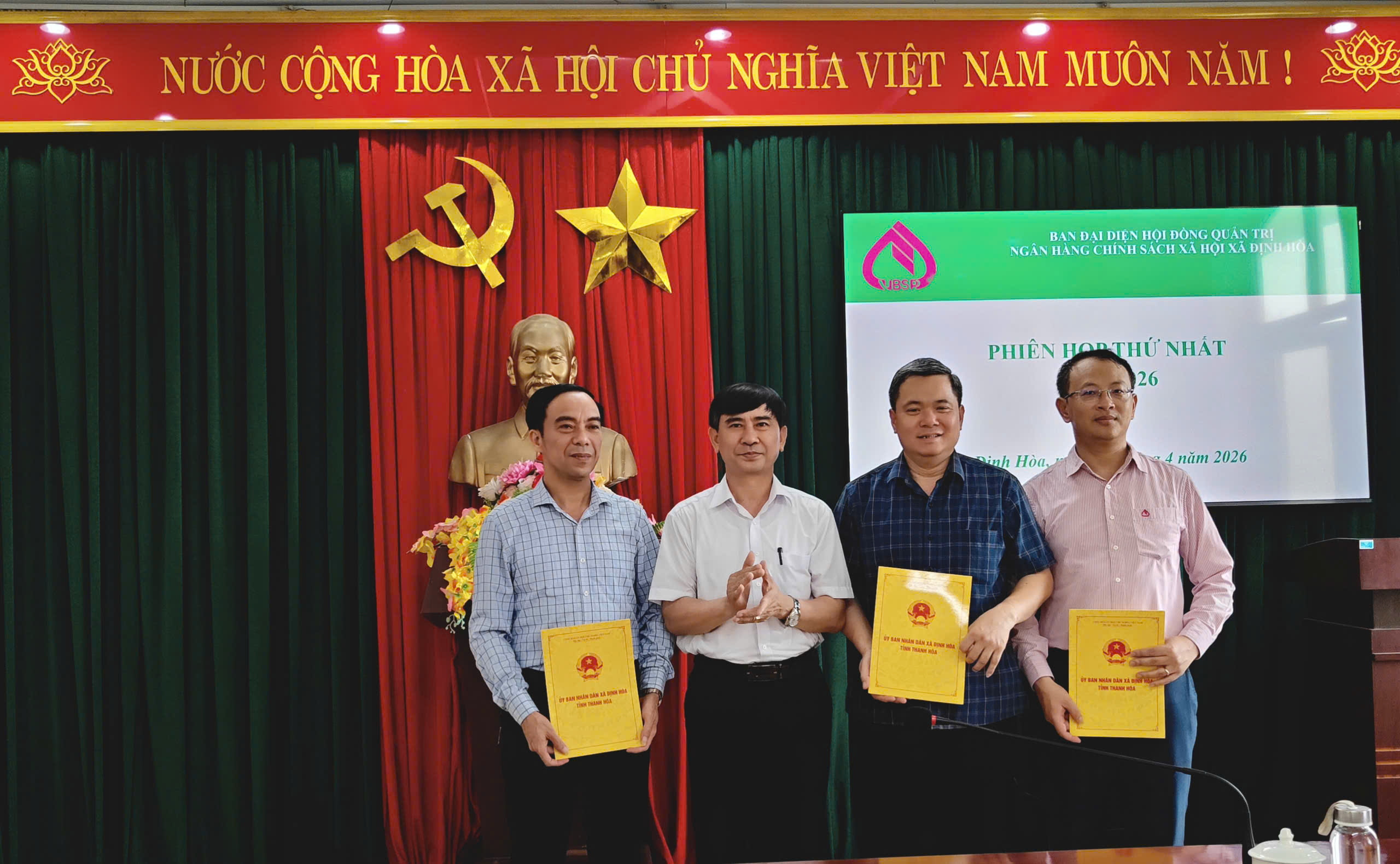 Ban đại diện Hội đồng quản trị Ngân hàng Chính sách xã hội xã Định Hòa tổ chức phiên họp thứ Nhất năm 2026