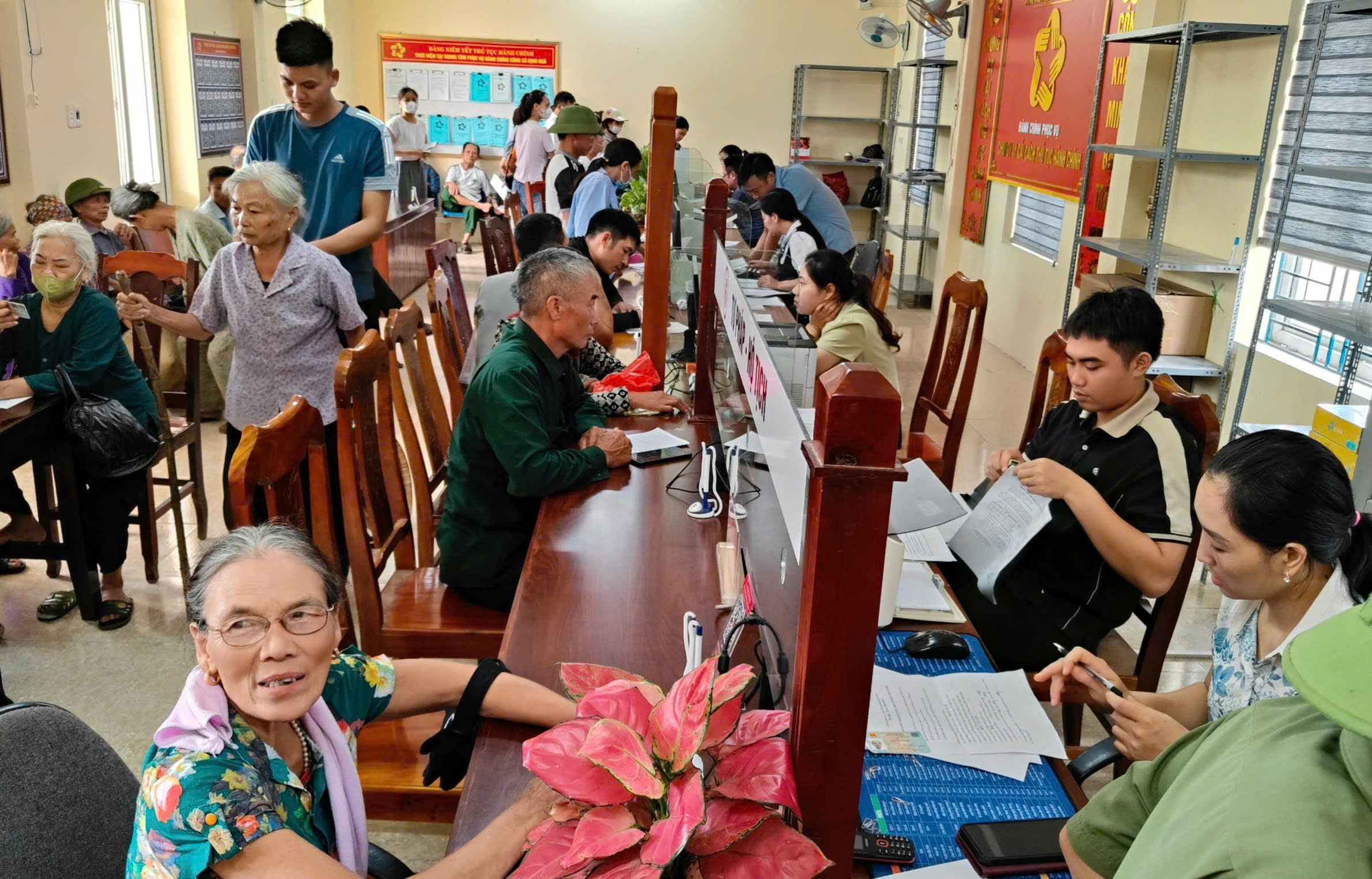 Xã Định Hòa tổ chức hướng dẫn thực hiện chính sách trợ cấp hưu trí xã hội theo Nghị định số 176/2025/NĐ-CP
