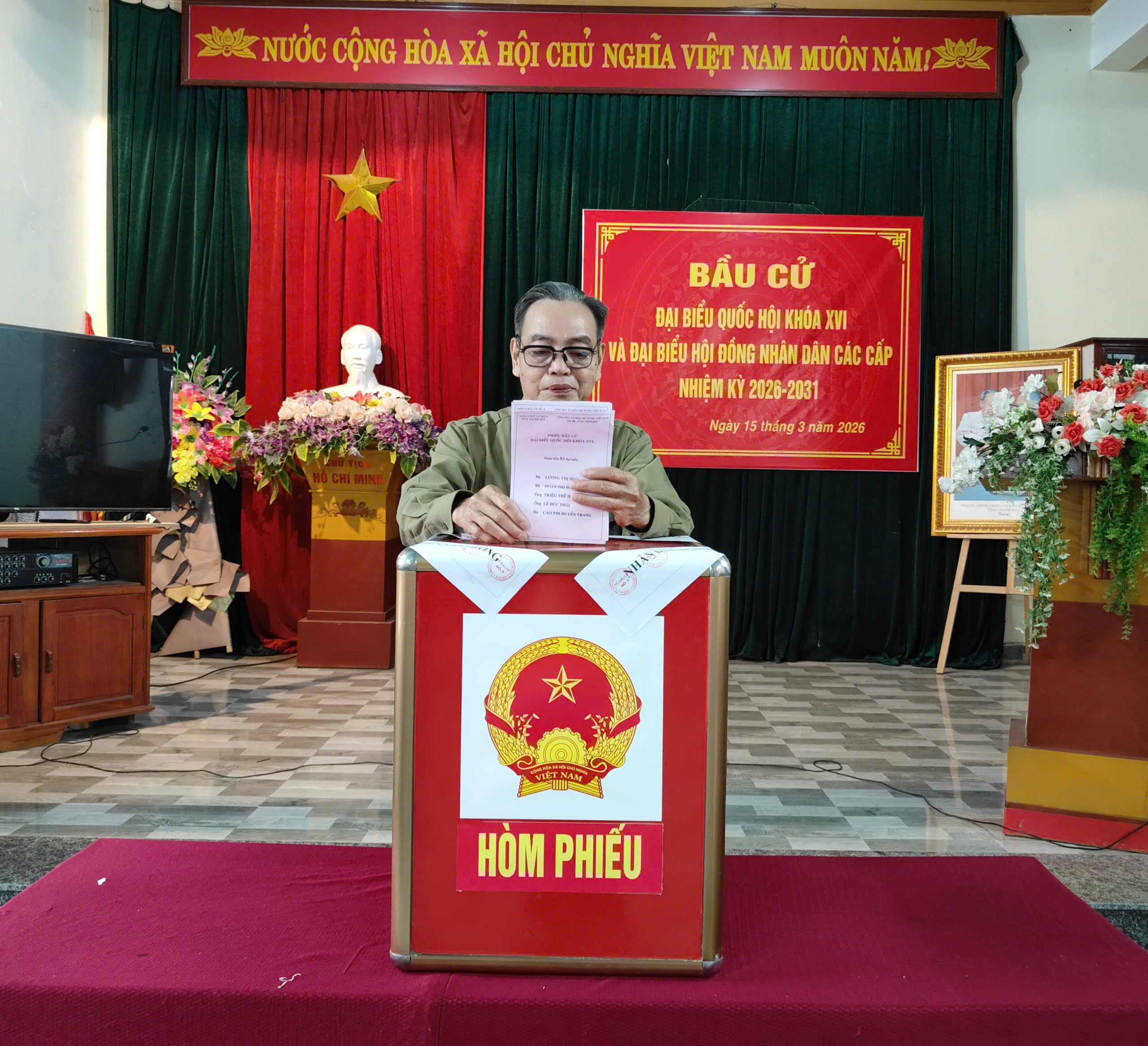 Cử tri Định Hòa nô nức đi bầu cử trong Ngày hội non sông