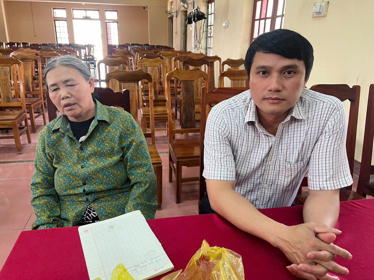 Hội nghị về tuyên truyền vận động thu hồi đất, nhận tiền bồi thường, hỗ trợ giải phóng mặt bằng đất nông nghiệp đối với hộ gia đình ông Nguyễn Văn Yên, thôn Kênh Khê, xã Định Hoà.