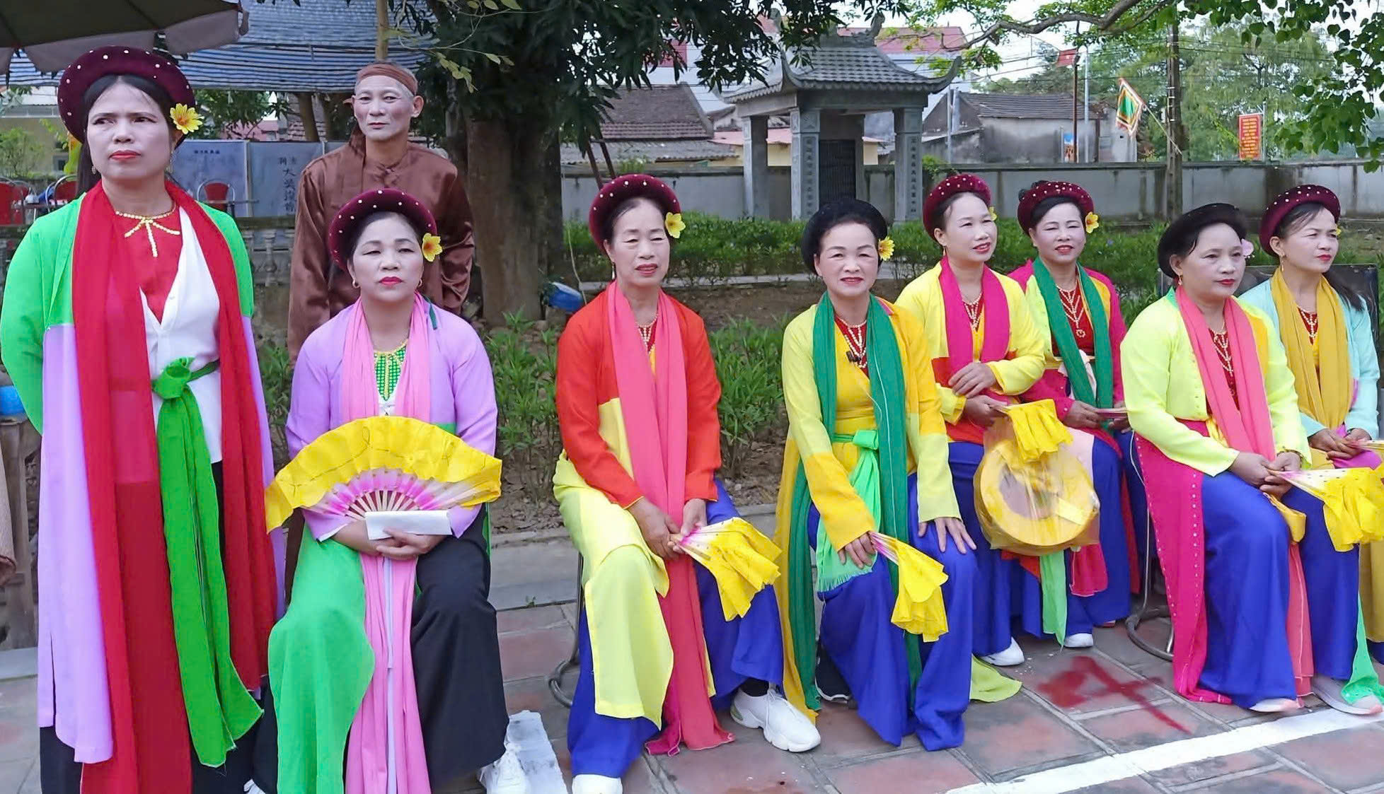Sôi nổi công tác chuẩn bị chương trình giao lưu văn nghệ tại lễ hội phủ nhì năm 2026.