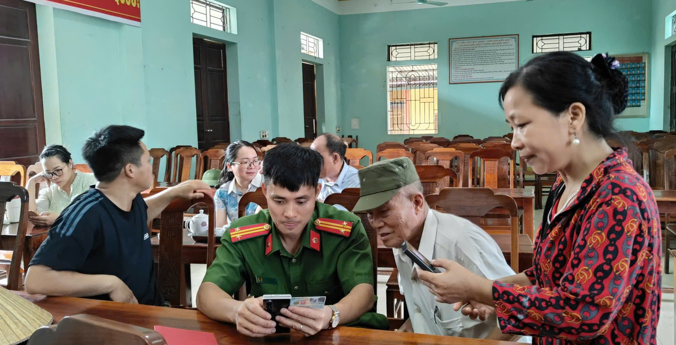 Anh-tin-bai
