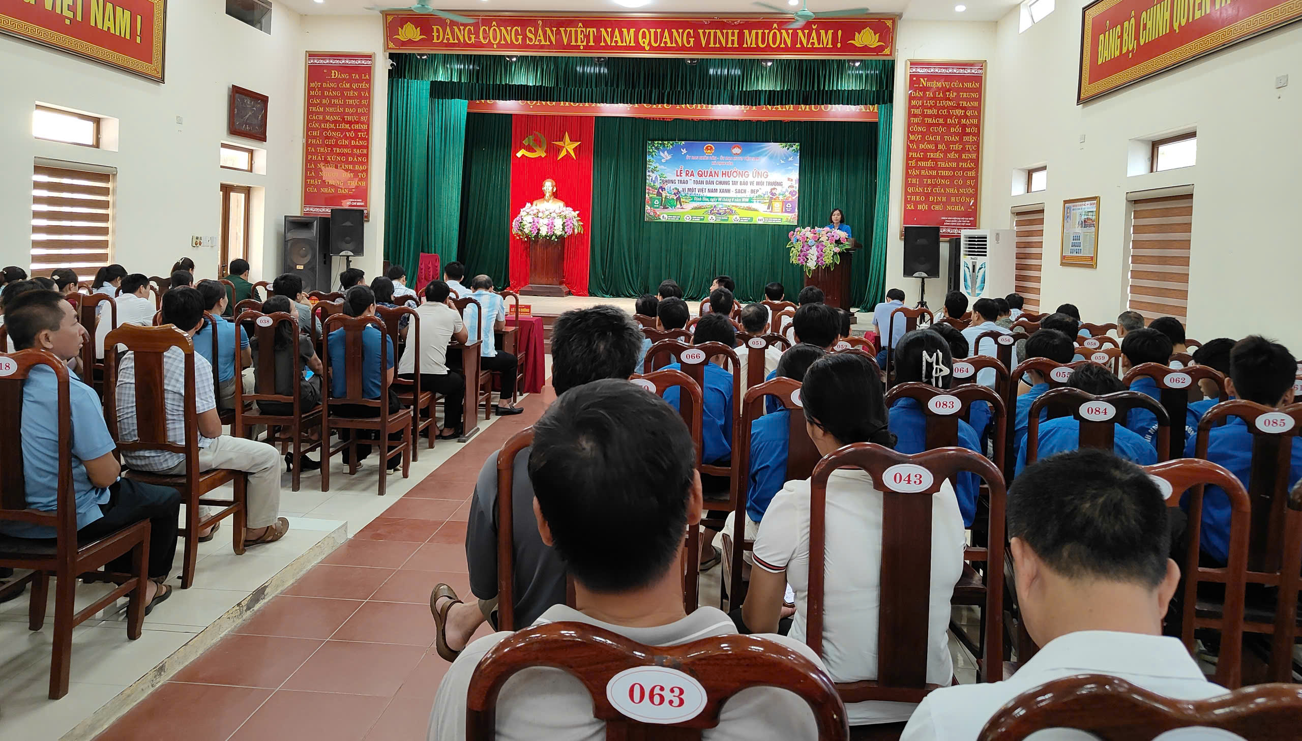 Lễ ra quân hưởng ứng phong trào “toàn dân chung tay bảo vệ môi trường vì một việt nam xanh - sạch - đẹp". một buổi sáng xanh – một thông điệp lớn về trách nhiệm cộng đồng .