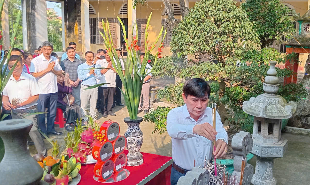Anh-tin-bai
