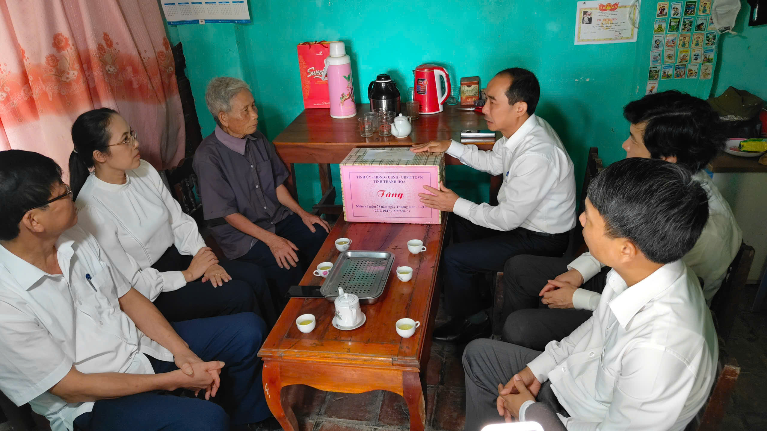 Phó Chủ tịch Thường trực HĐND tỉnh Thanh Hóa thăm, tặng quà nạn nhân chất độc da cam tại xã Định Hòa